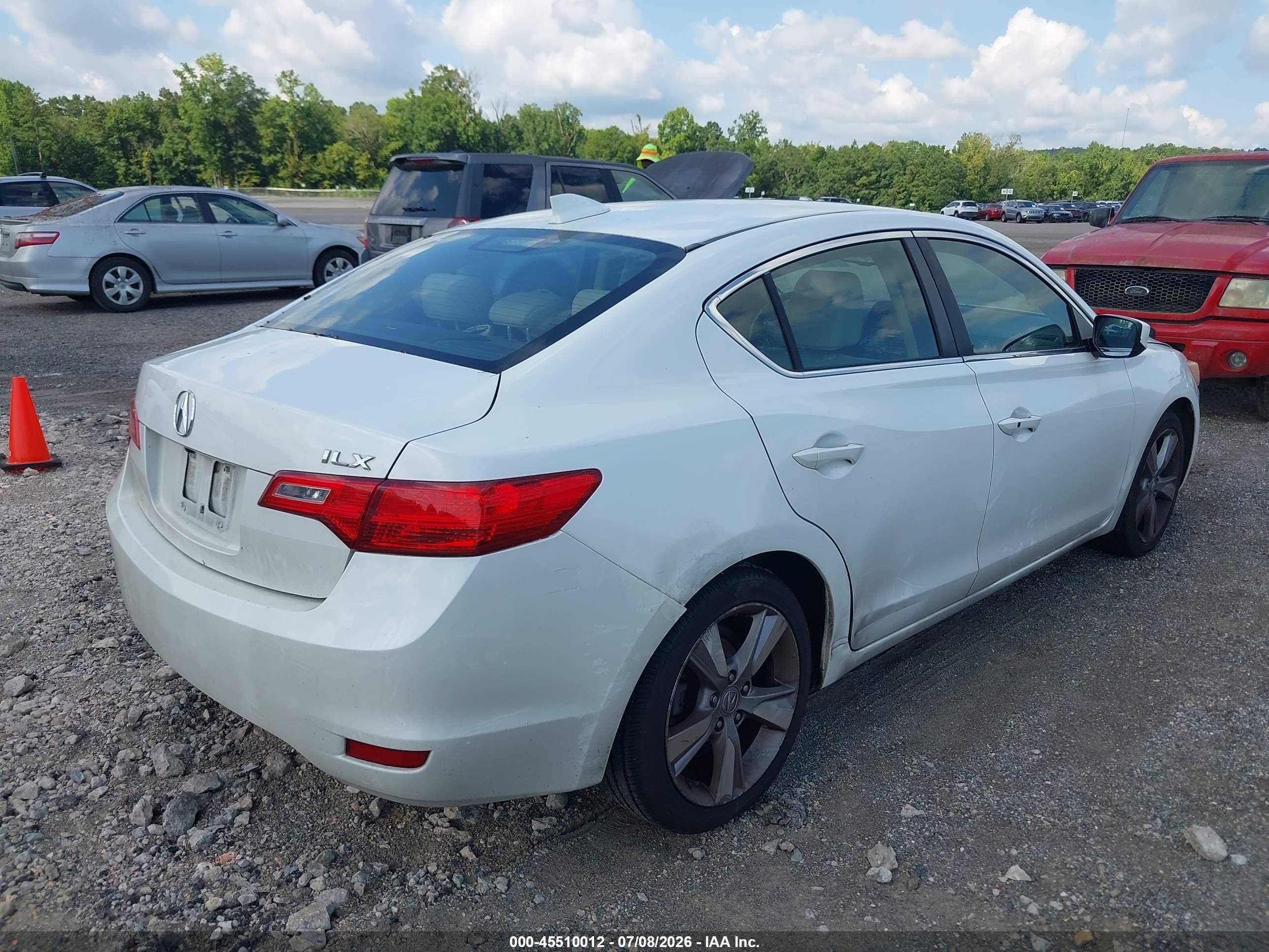 2013 Acura Ilx 2.0l White vin: 19VDE1F7XDE011297