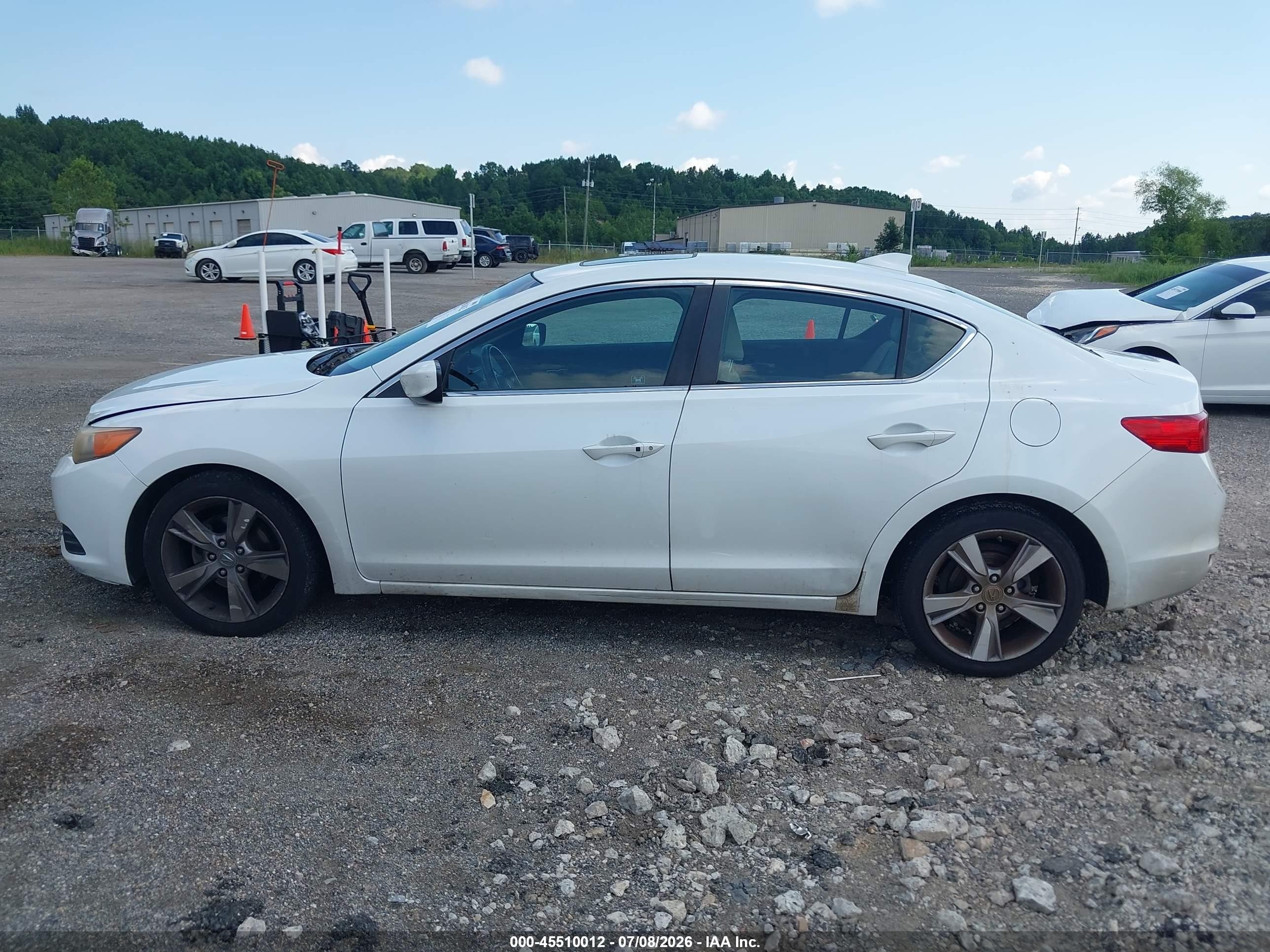 2013 Acura Ilx 2.0l White vin: 19VDE1F7XDE011297