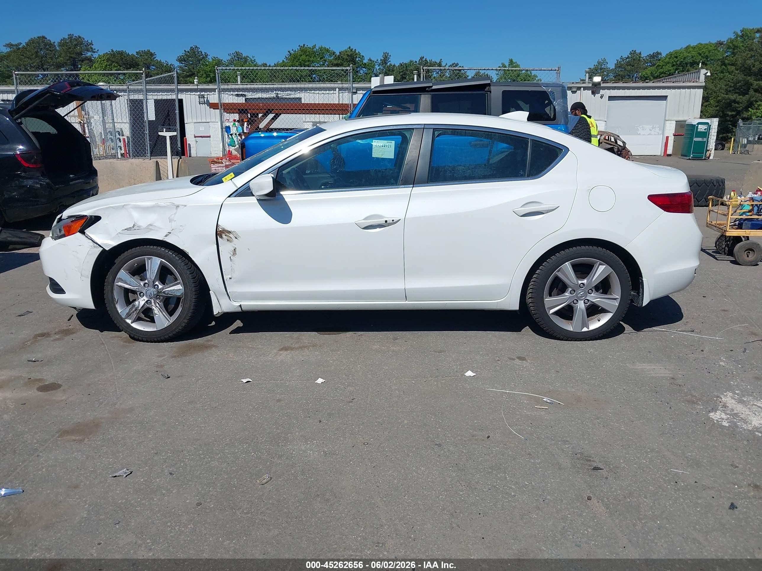 2015 Acura Ilx 2.4l White vin: 19VDE2E52FE000092