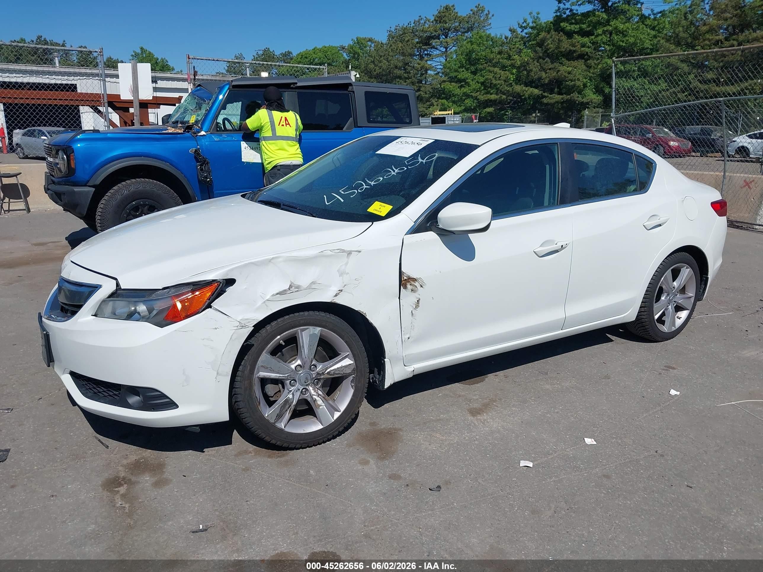 2015 Acura Ilx 2.4l White vin: 19VDE2E52FE000092
