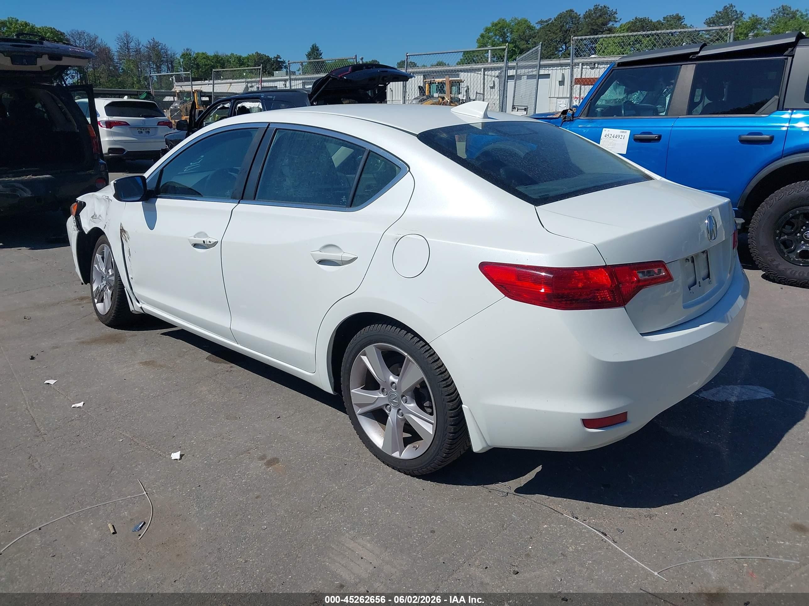 2015 Acura Ilx 2.4l White vin: 19VDE2E52FE000092