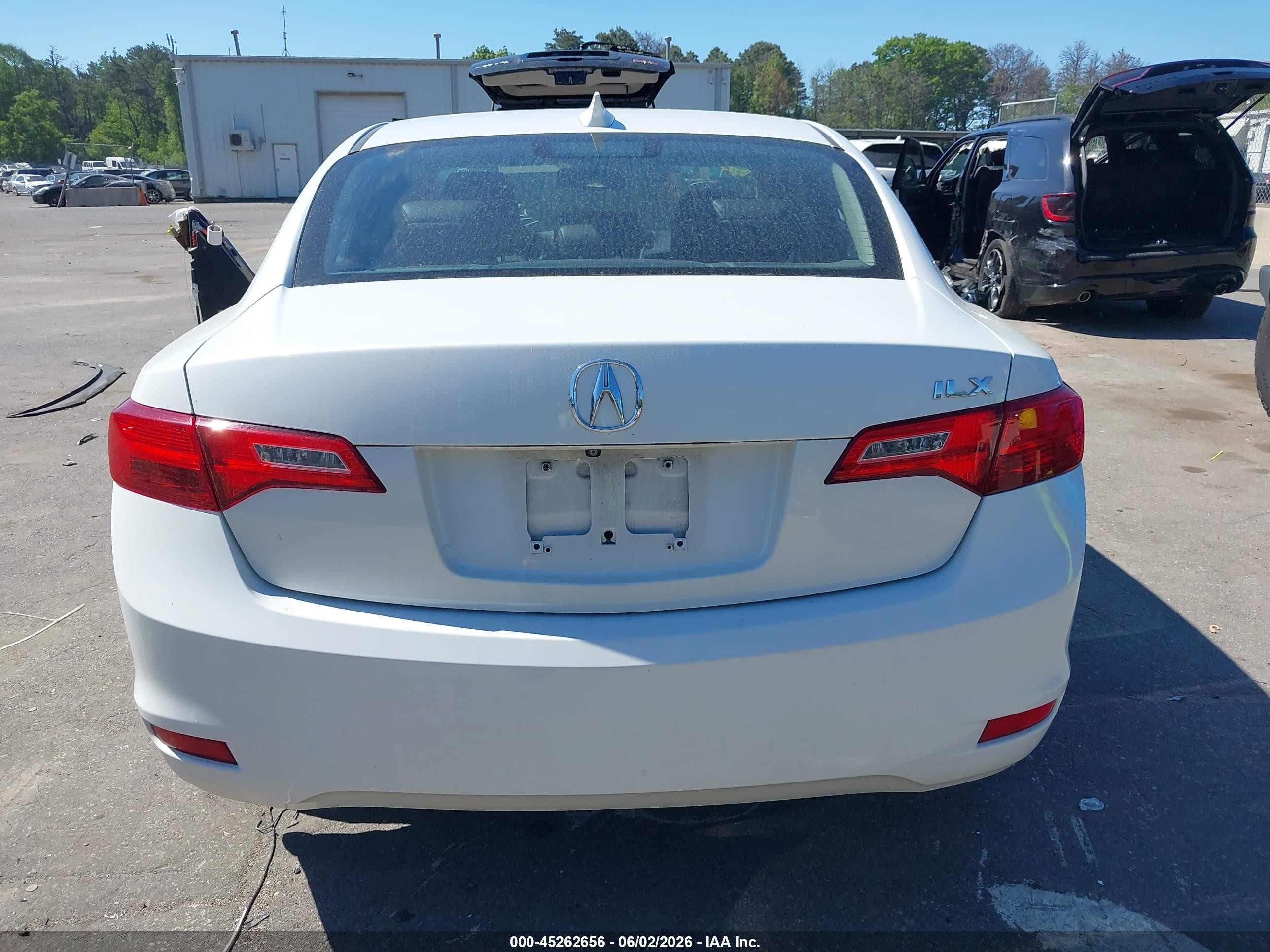 2015 Acura Ilx 2.4l White vin: 19VDE2E52FE000092