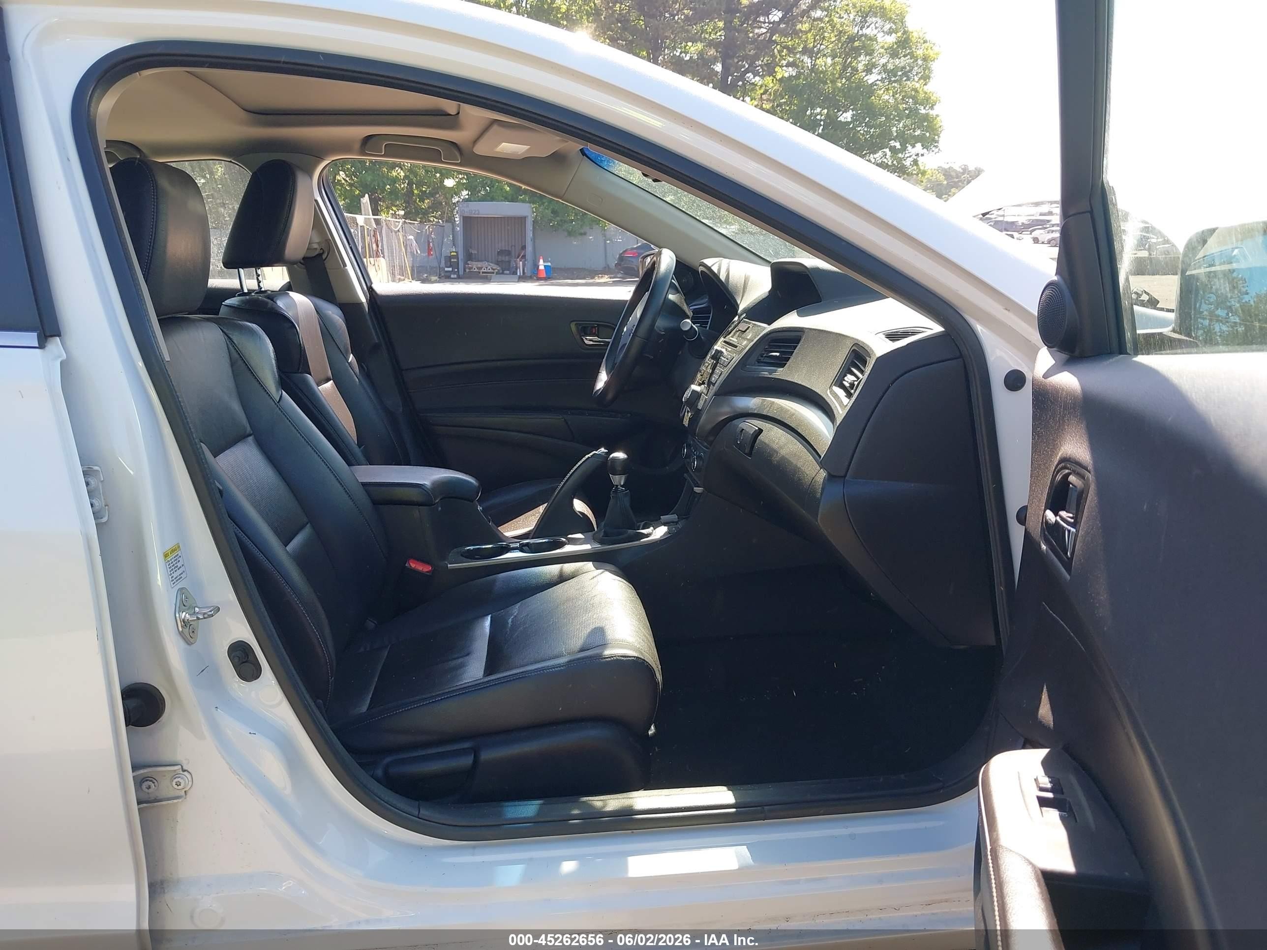 2015 Acura Ilx 2.4l White vin: 19VDE2E52FE000092