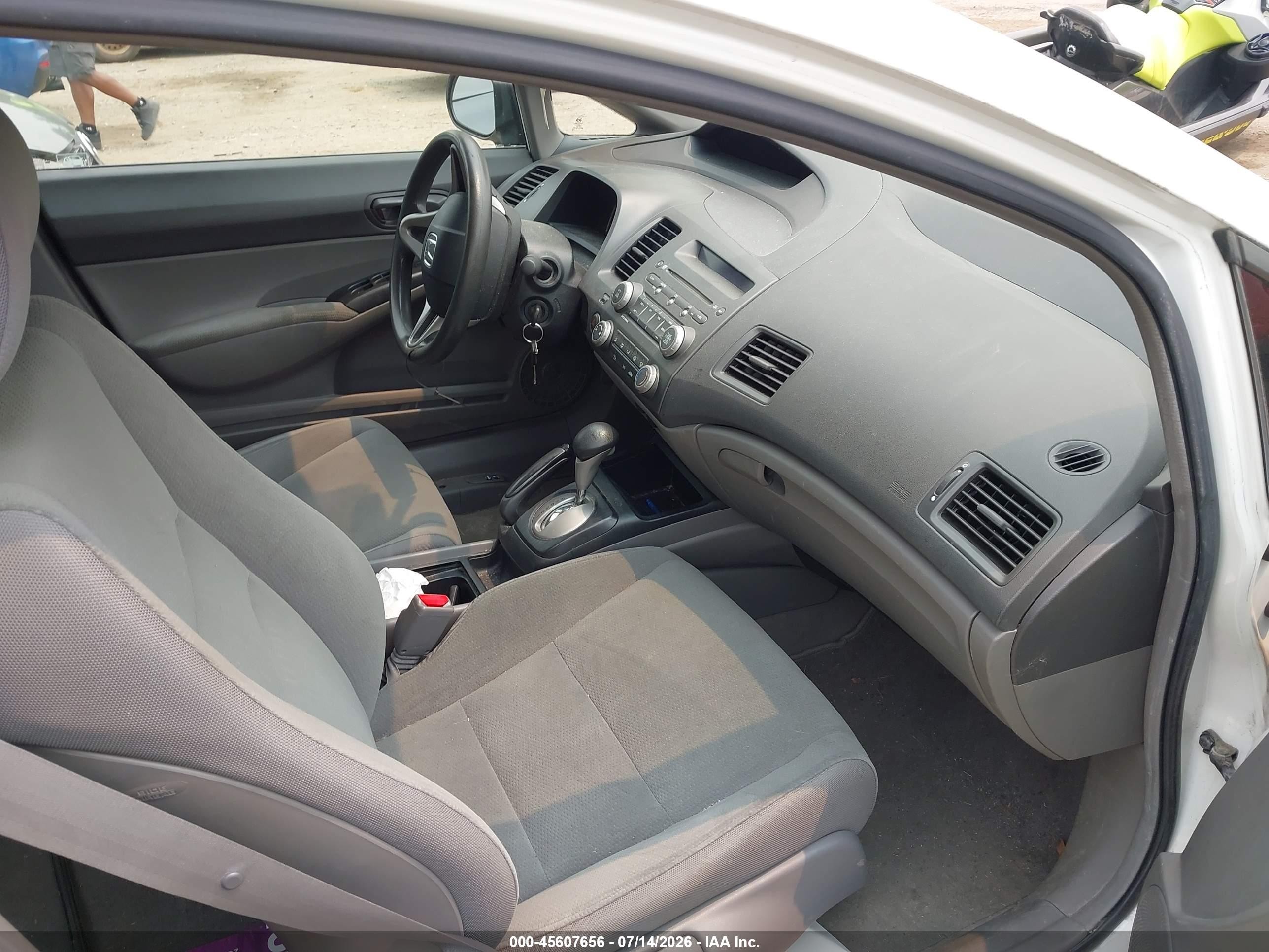 2009 Honda Civic Vp White vin: 19XFA16369E021230