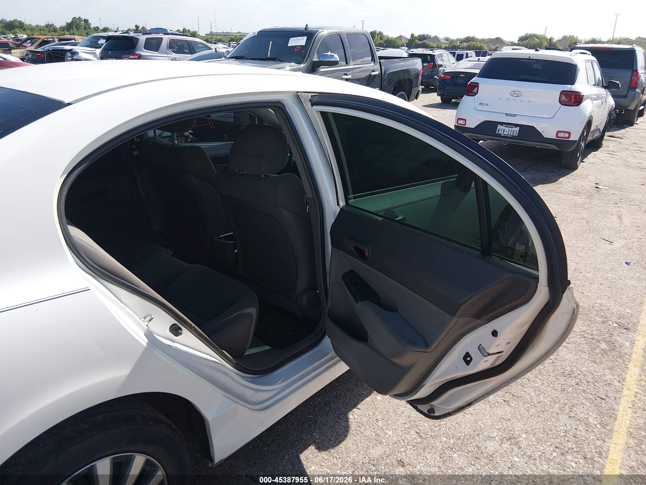 2009 Honda Civic Vp Белый vin: 19XFA16399E031489