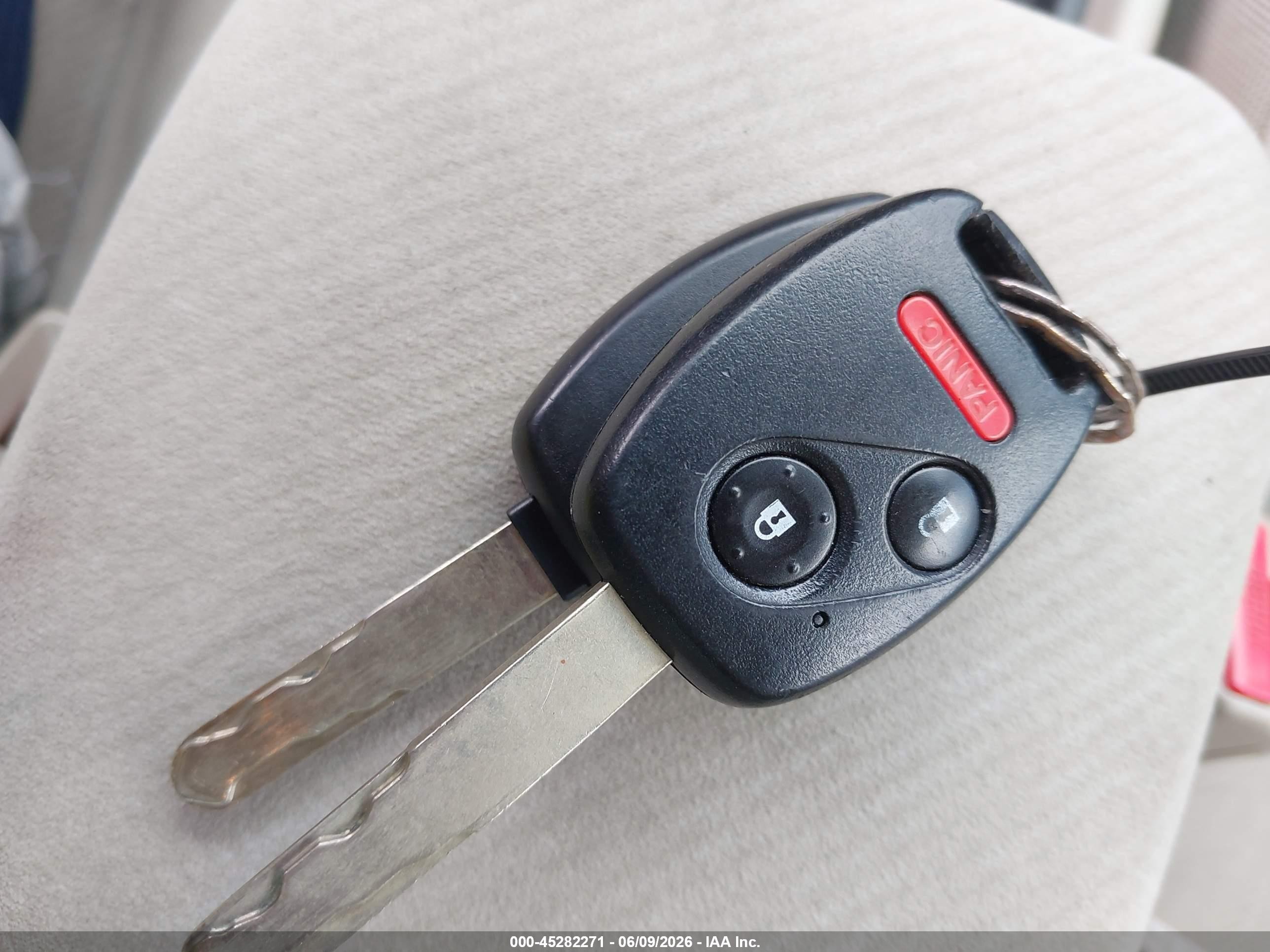 2009 Honda Civic Lx White vin: 19XFA16559E006638