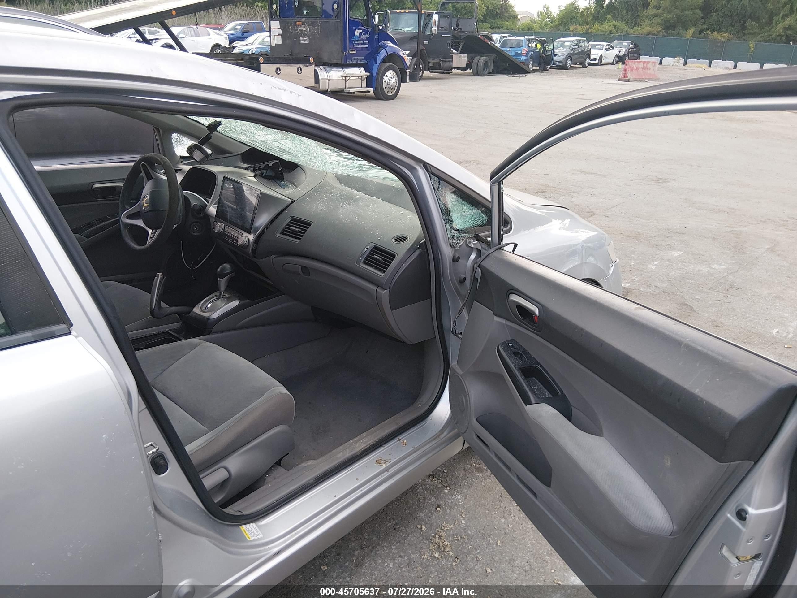 2009 Honda Civic Lx Silver vin: 19XFA16599E018355
