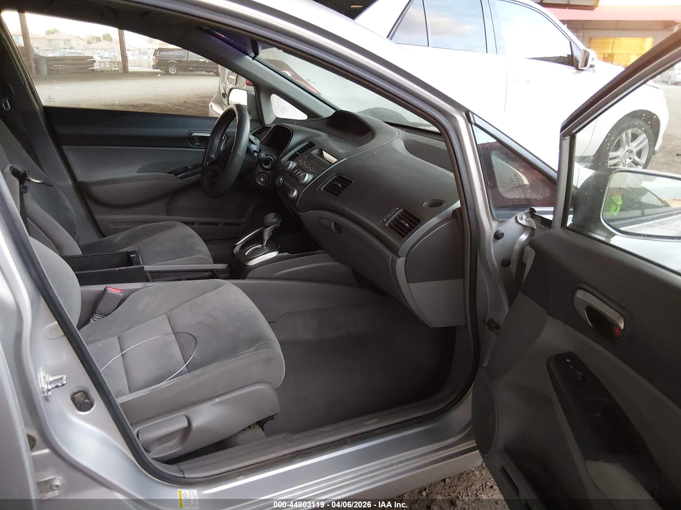2010 Honda Civic Lx Silver vin: 19XFA1F51AE058711
