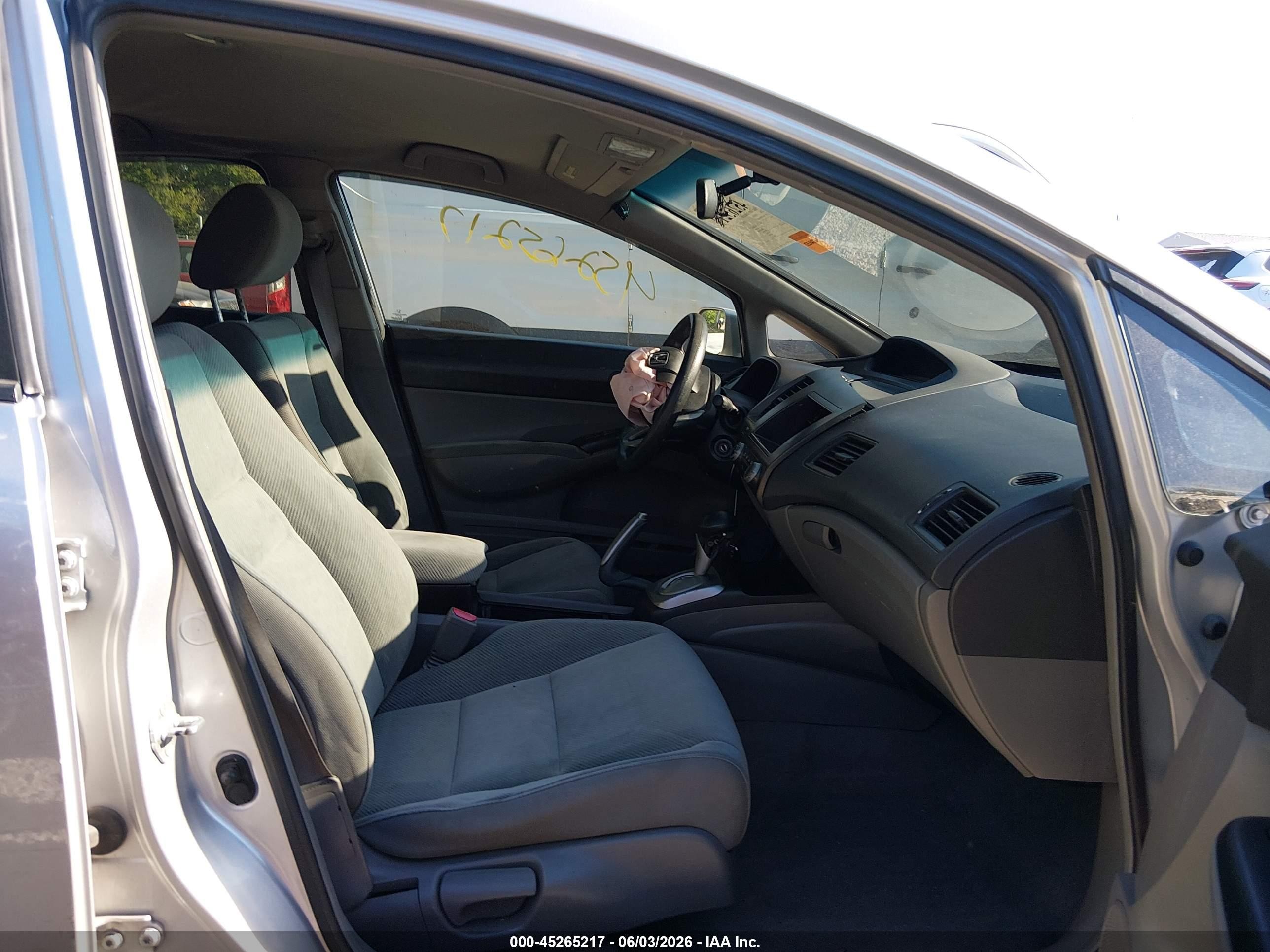 2011 Honda Civic Lx Silver vin: 19XFA1F51BE046852