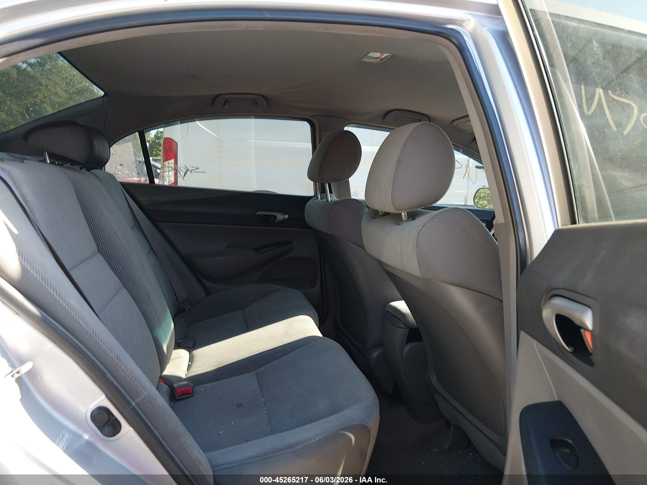 2011 Honda Civic Lx Silver vin: 19XFA1F51BE046852