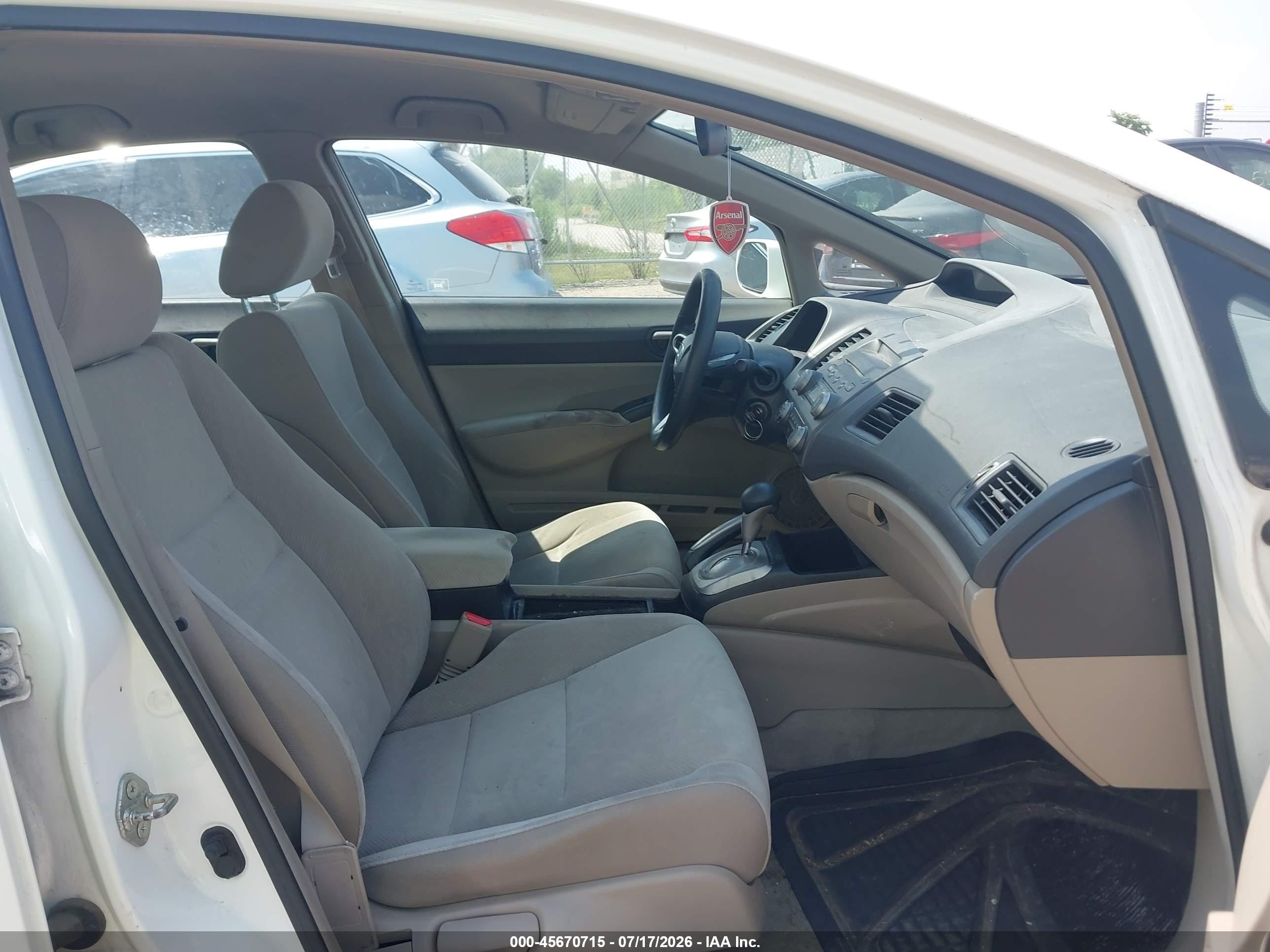 2010 Honda Civic Lx White vin: 19XFA1F54AE021152