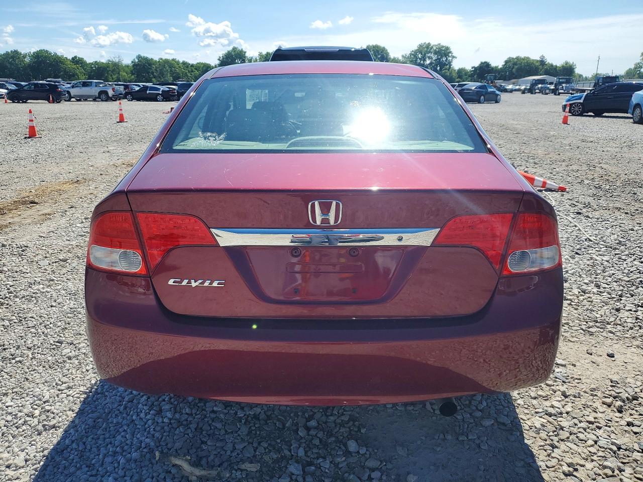 2011 Honda Civic Lx Red vin: 19XFA1F54BE032573