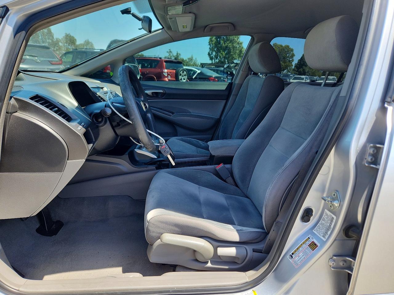 2010 Honda Civic Lx Silver vin: 19XFA1F55AE057027