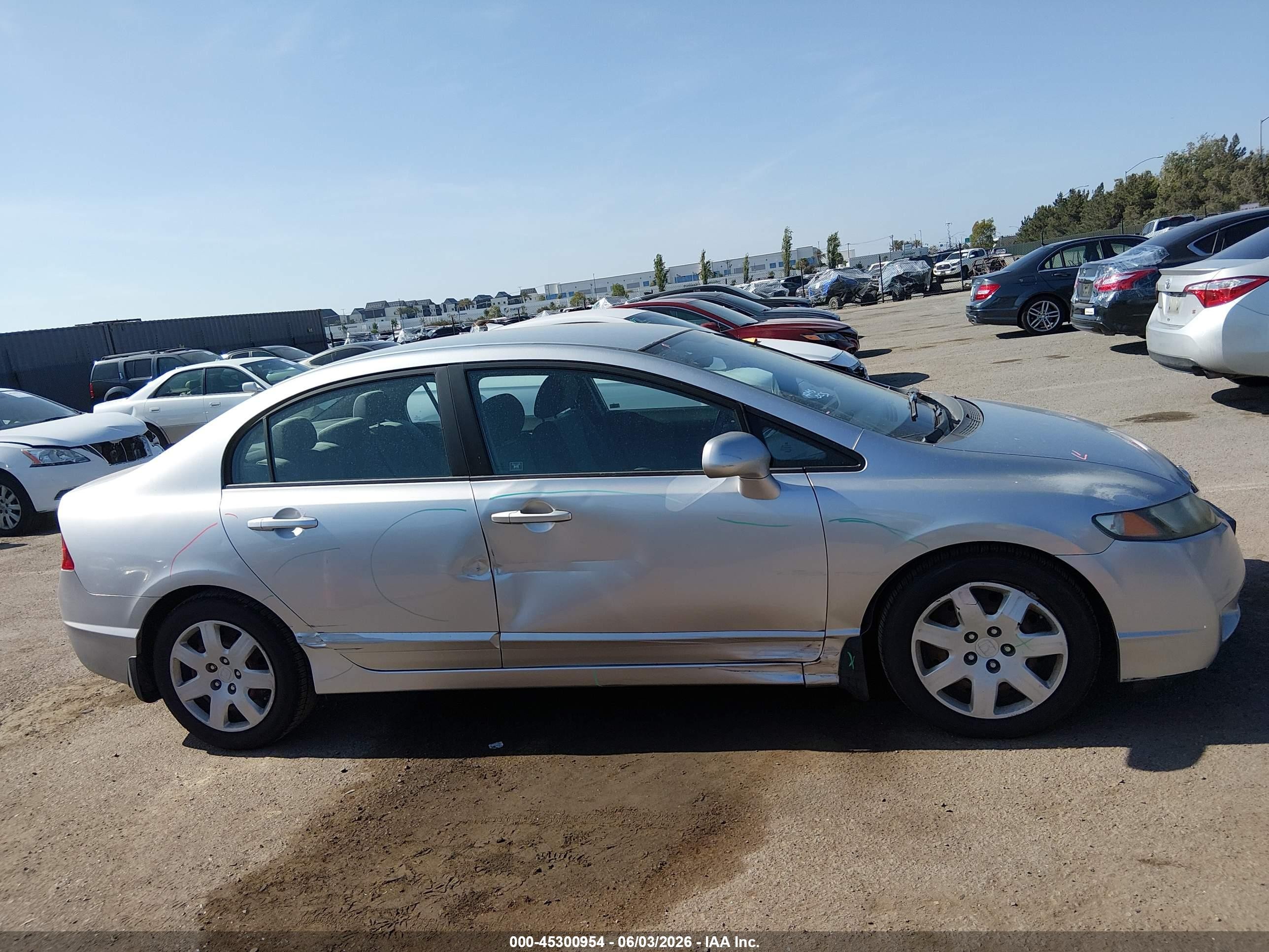 2010 Honda Civic Lx Silver vin: 19XFA1F55AE069498