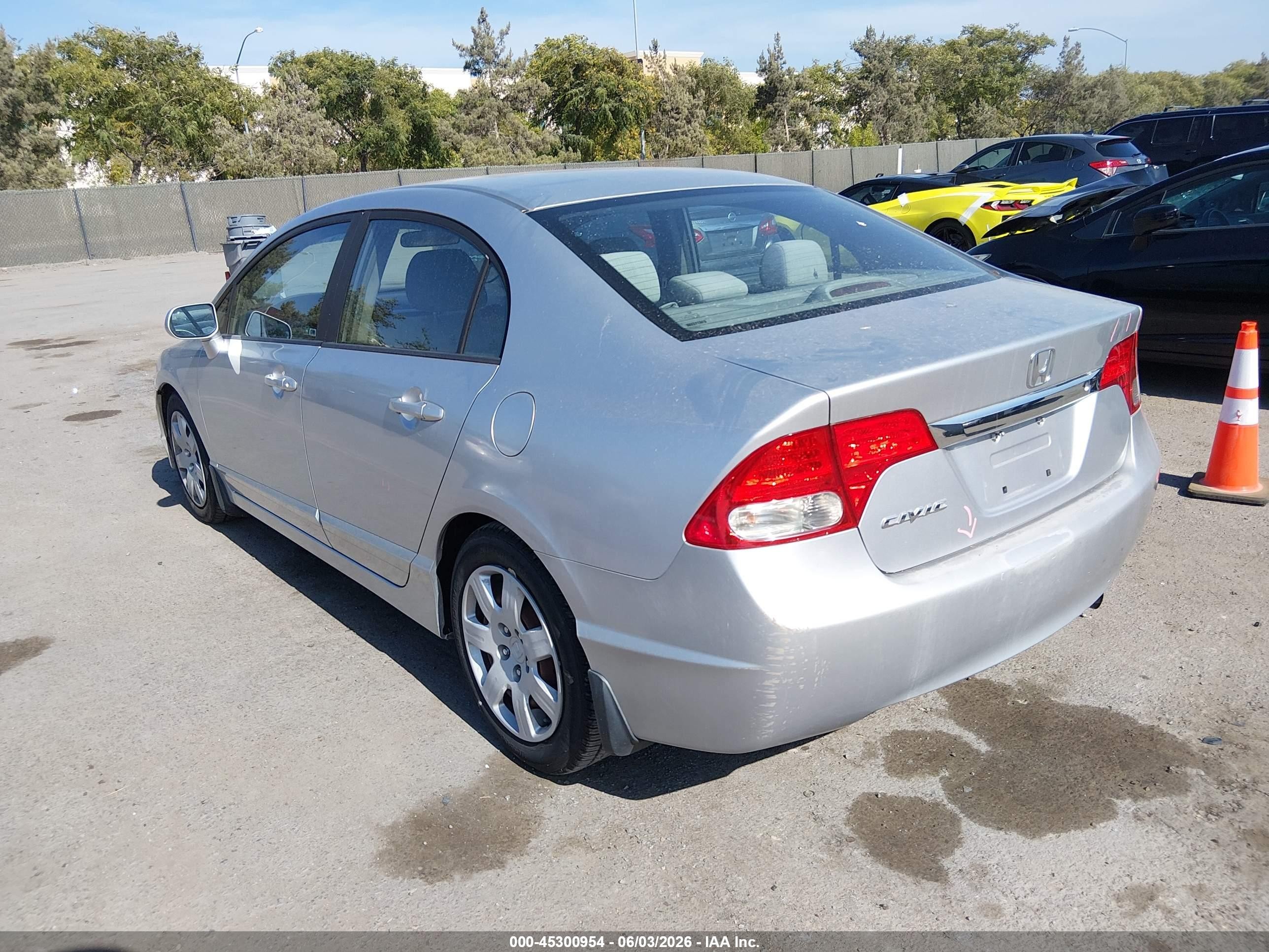 2010 Honda Civic Lx Silver vin: 19XFA1F55AE069498