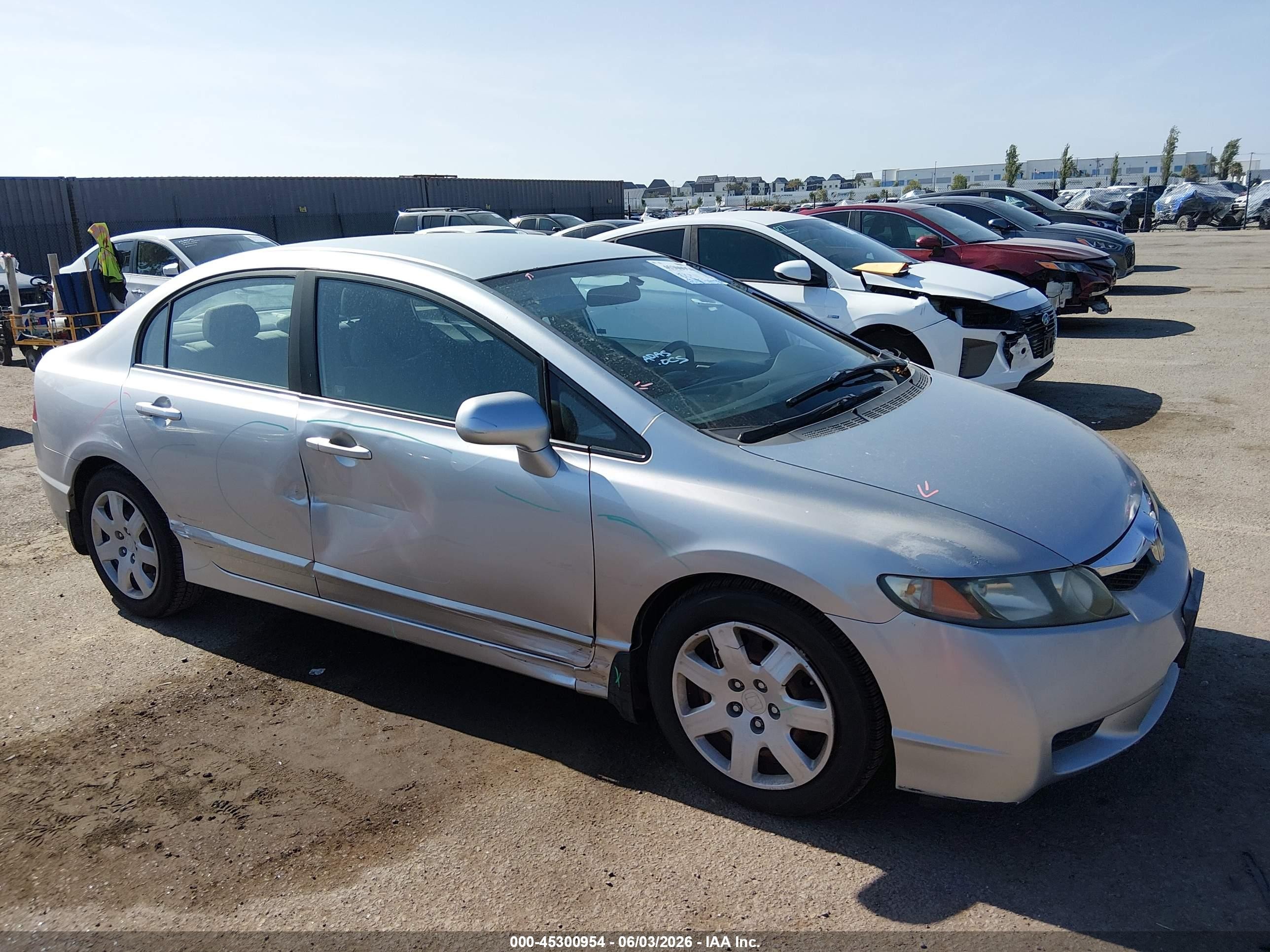 2010 Honda Civic Lx Silver vin: 19XFA1F55AE069498
