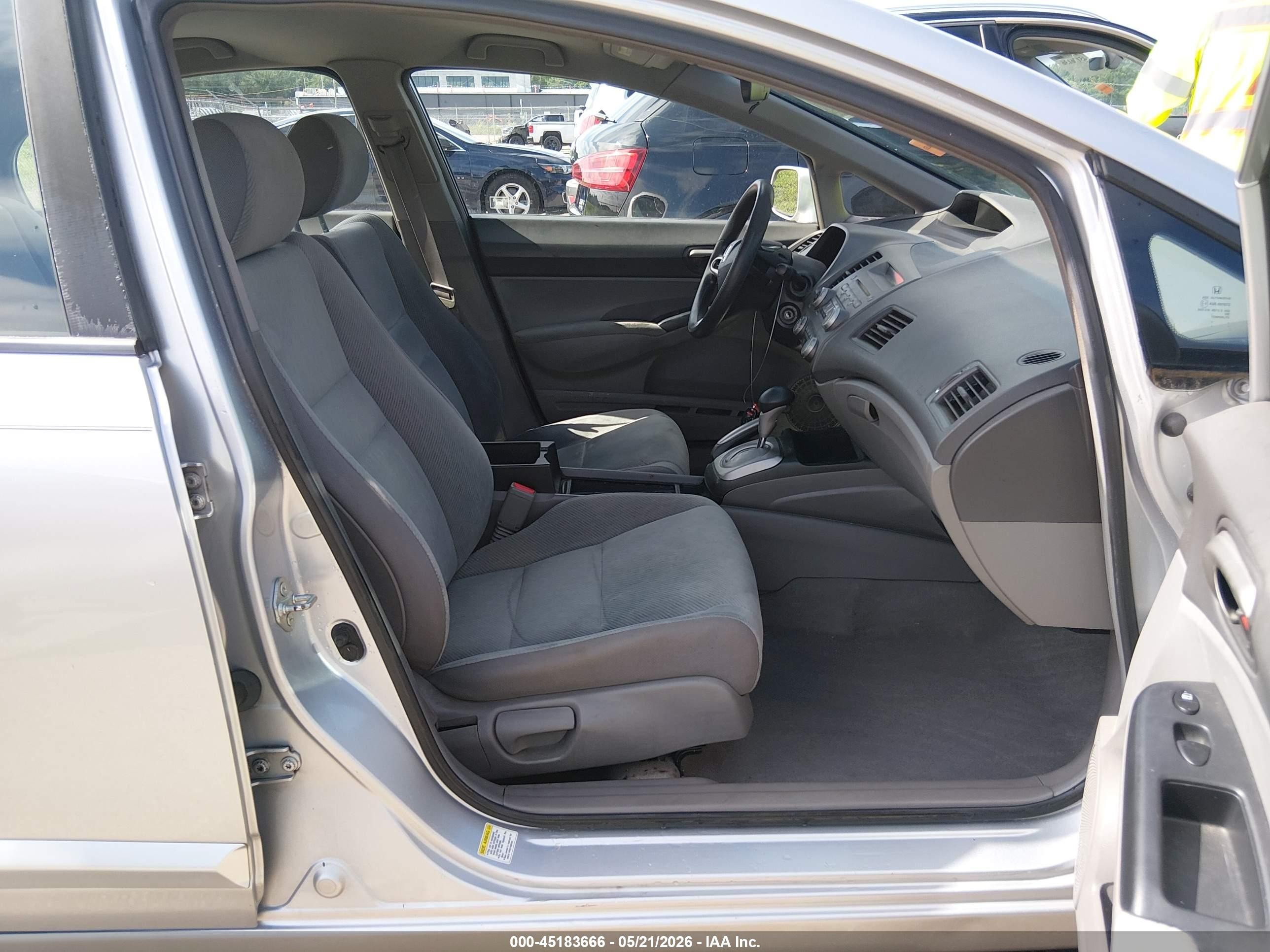 2010 Honda Civic Lx Серебряный vin: 19XFA1F57AE016009