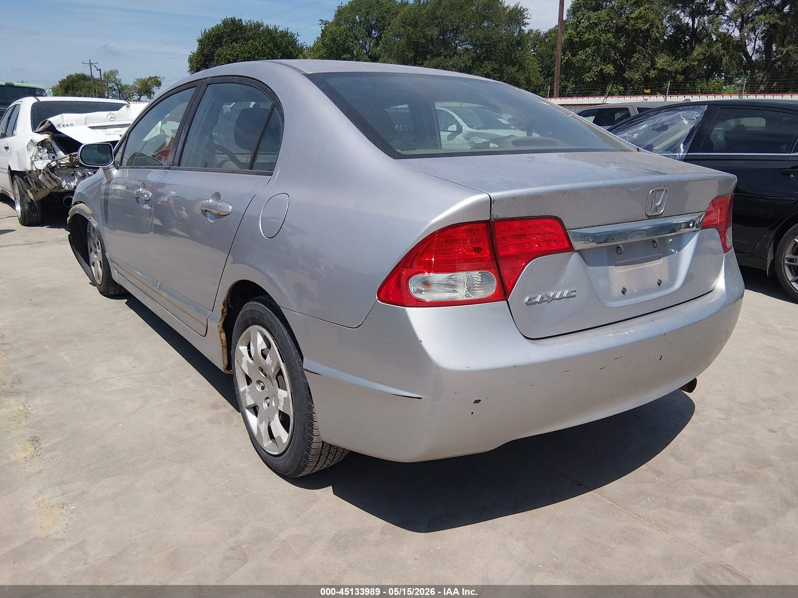 2010 Honda Civic Lx Silver vin: 19XFA1F57AE036504