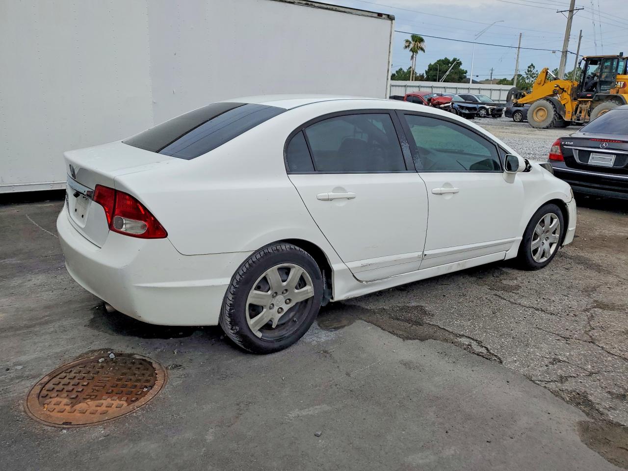 2011 Honda Civic Lx White vin: 19XFA1F57BE042868