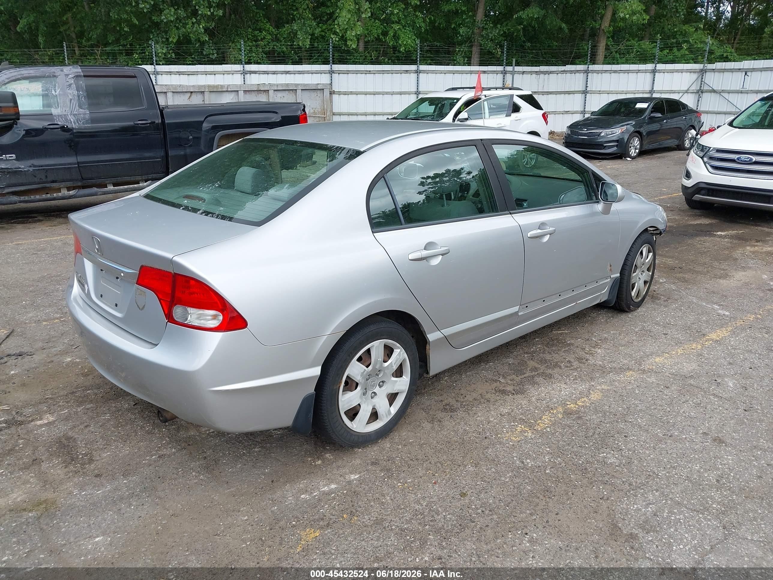 2010 Honda Civic Lx Silver vin: 19XFA1F58AE031005