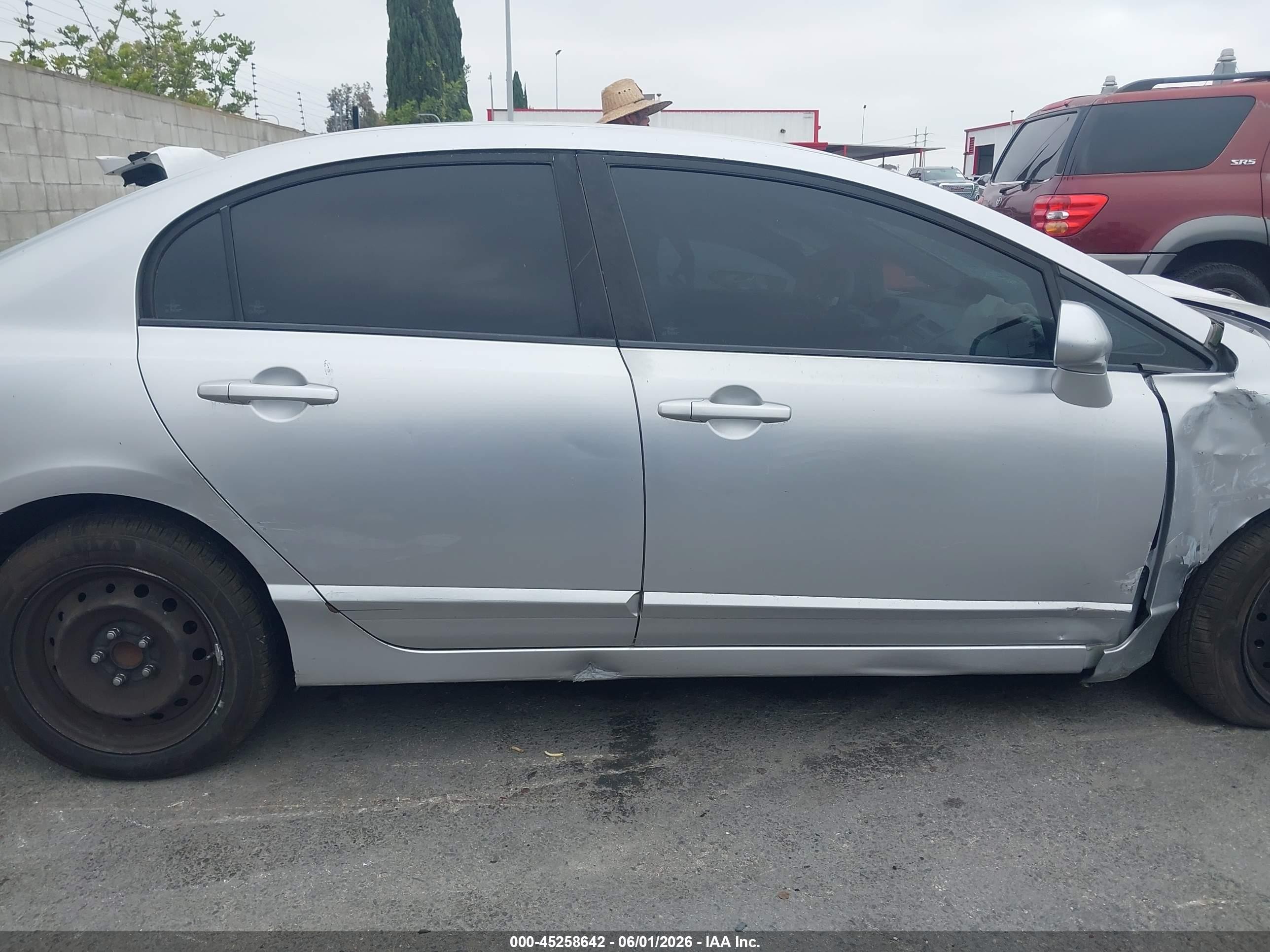 2010 Honda Civic Lx Silver vin: 19XFA1F5XAE067651