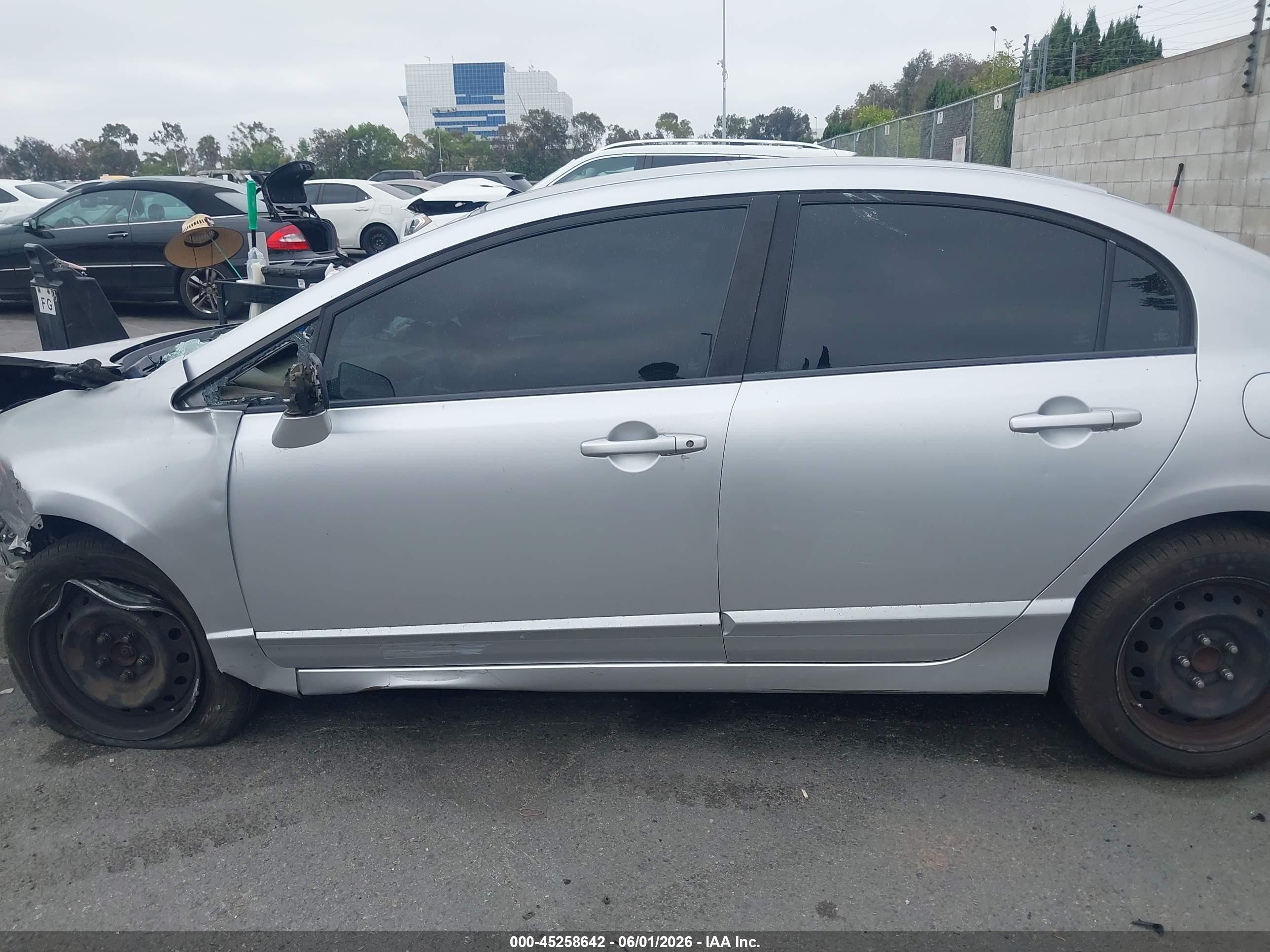 2010 Honda Civic Lx Silver vin: 19XFA1F5XAE067651