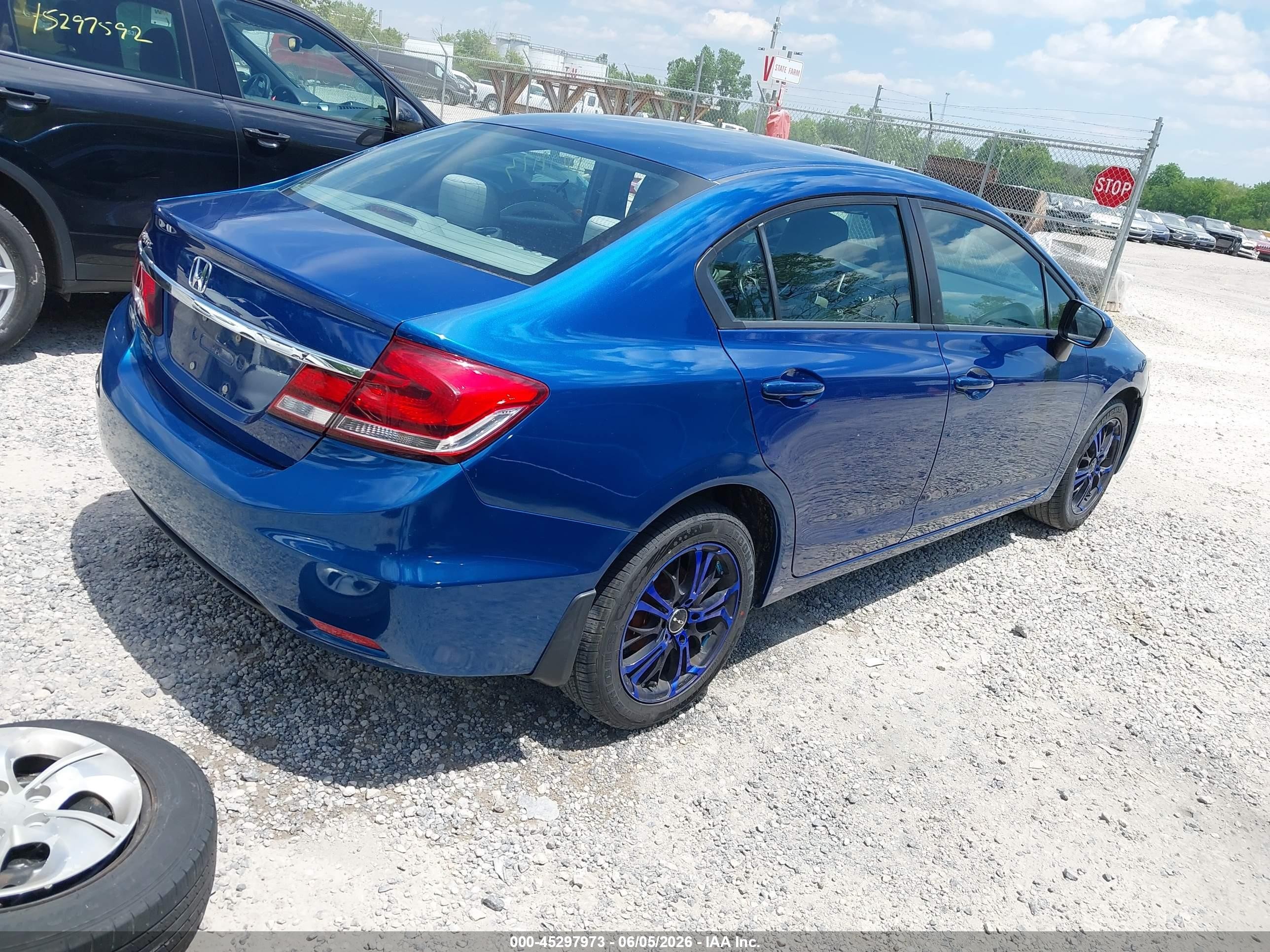 2015 Honda Civic Lx Blue vin: 19XFB2E51FE041838