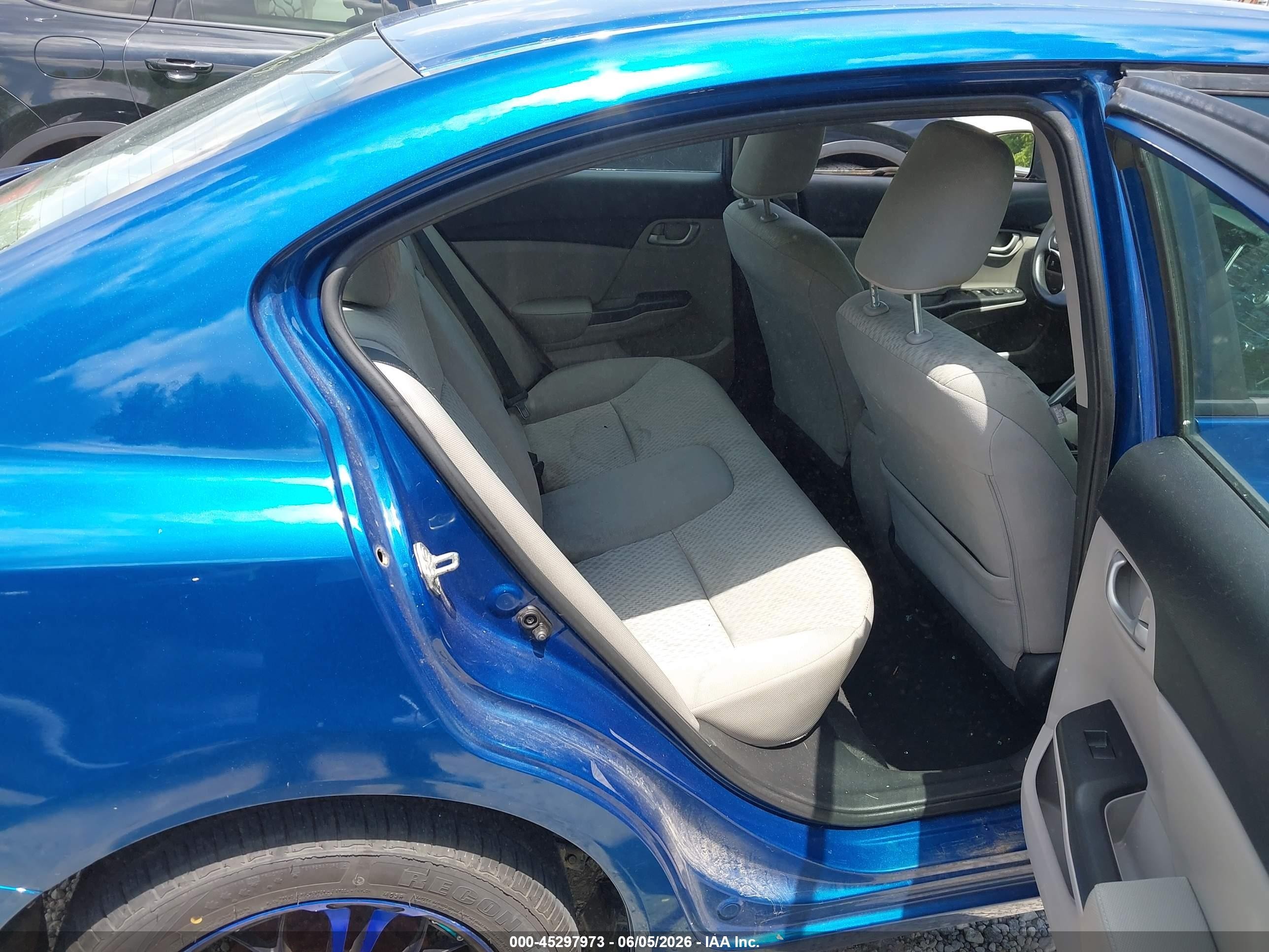2015 Honda Civic Lx Blue vin: 19XFB2E51FE041838
