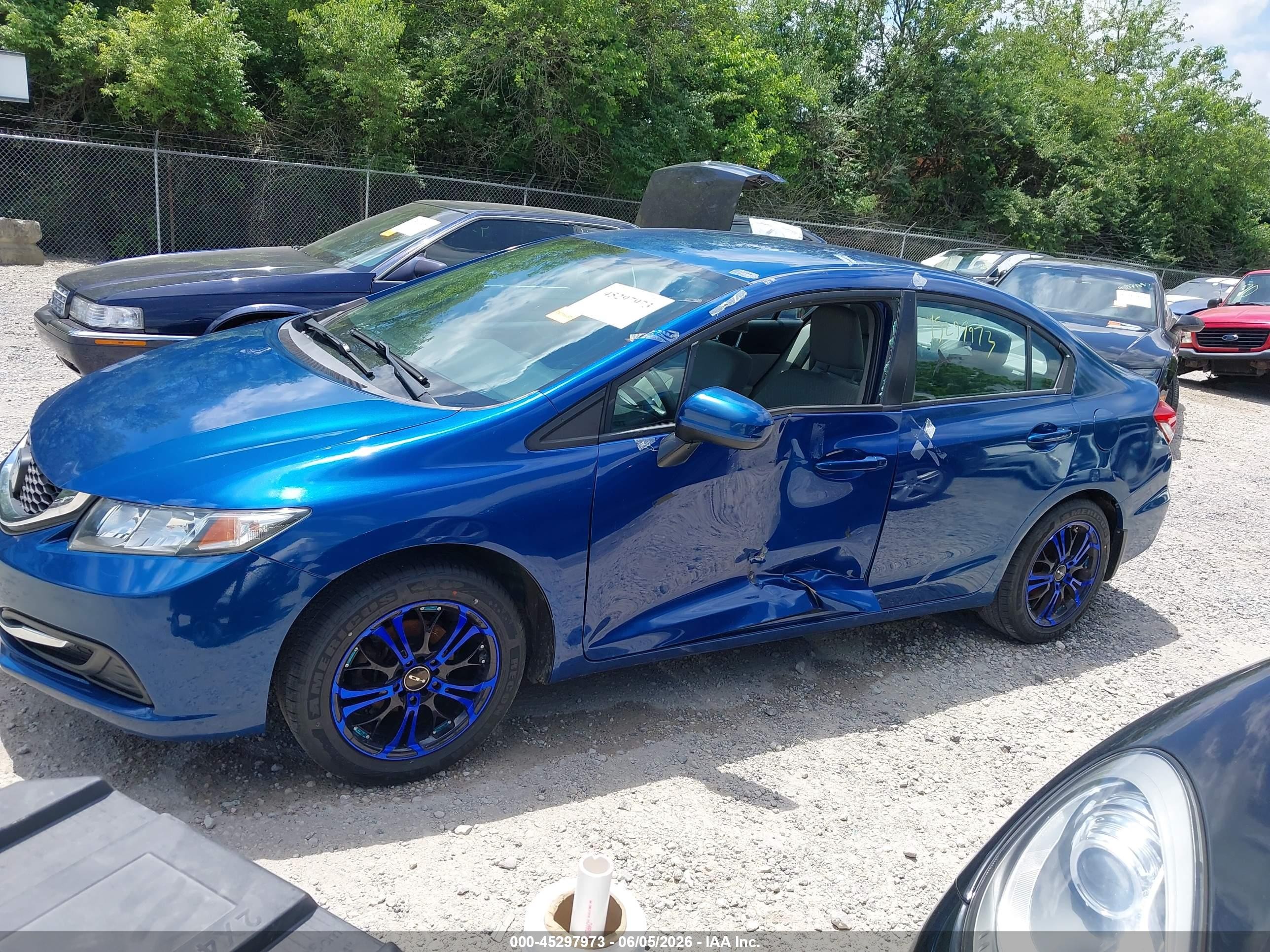 2015 Honda Civic Lx Blue vin: 19XFB2E51FE041838