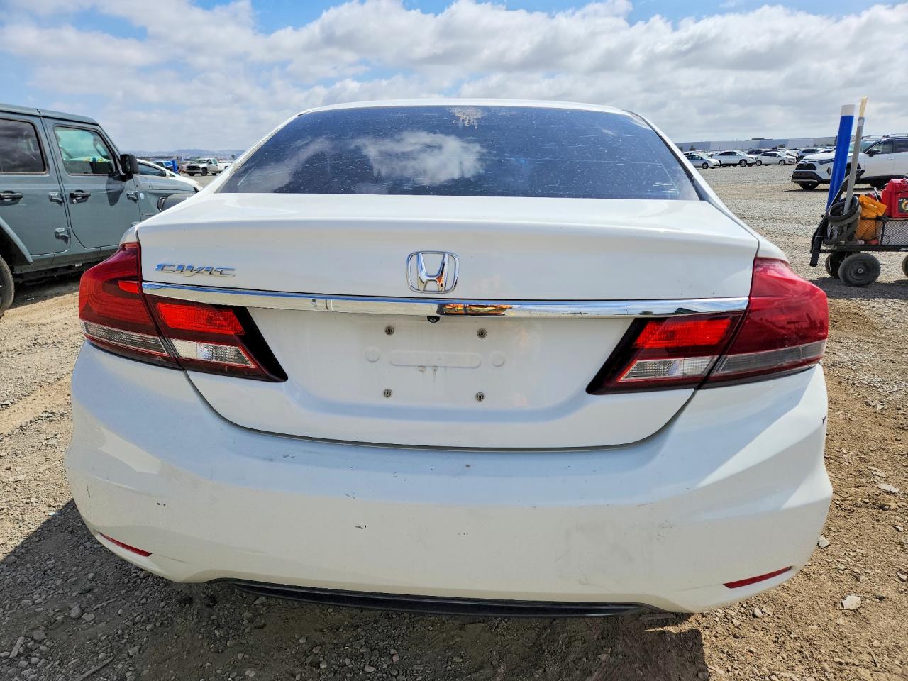 2013 Honda Civic White vin: 19XFB2F50DE047674