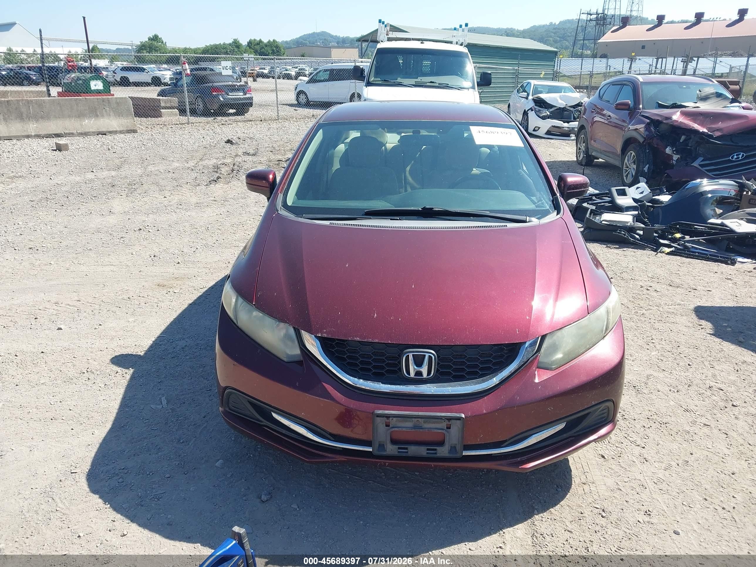 2014 Honda Civic Lx Красный vin: 19XFB2F51EE026981