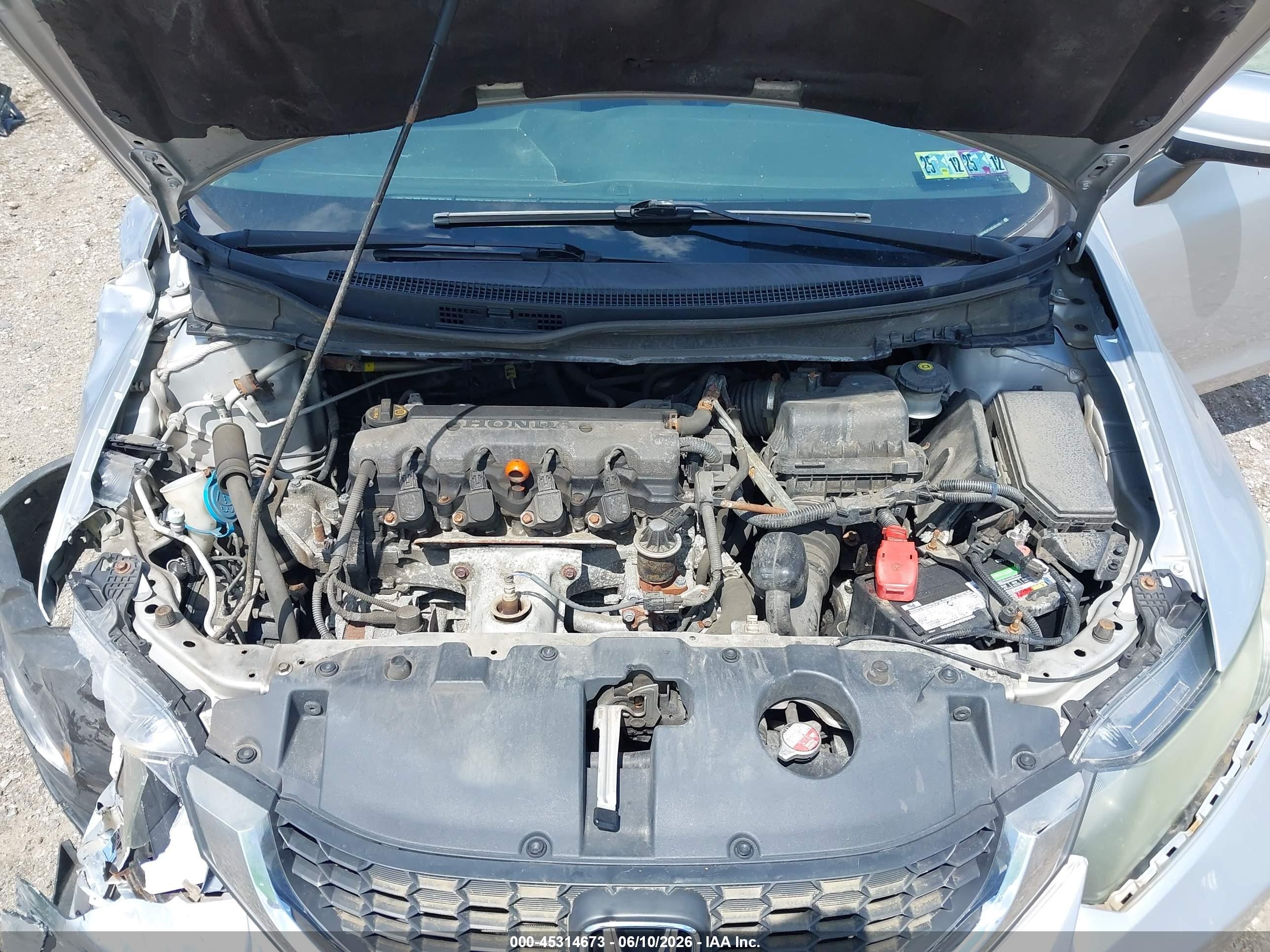 2014 Honda Civic Lx Серебряный vin: 19XFB2F51EE053159