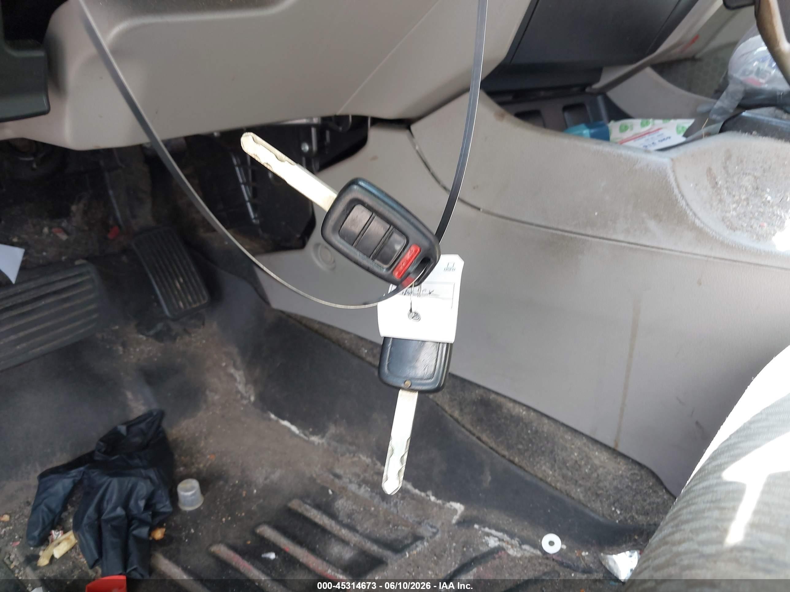 2014 Honda Civic Lx Серебряный vin: 19XFB2F51EE053159