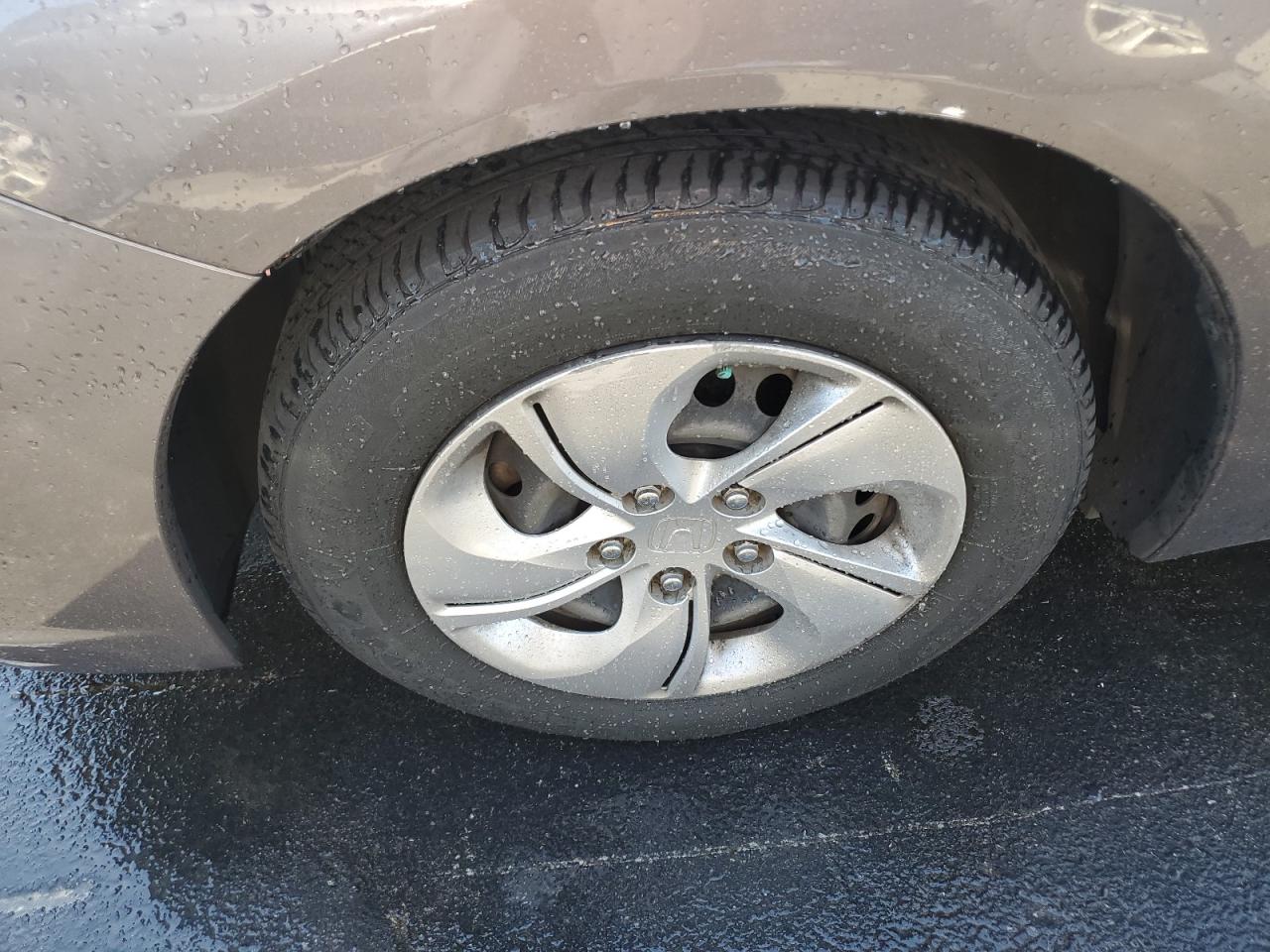 2013 Honda Civic Lx Gray vin: 19XFB2F52DE277085 Damage: Left Front Tire, Worn, Replacement Required