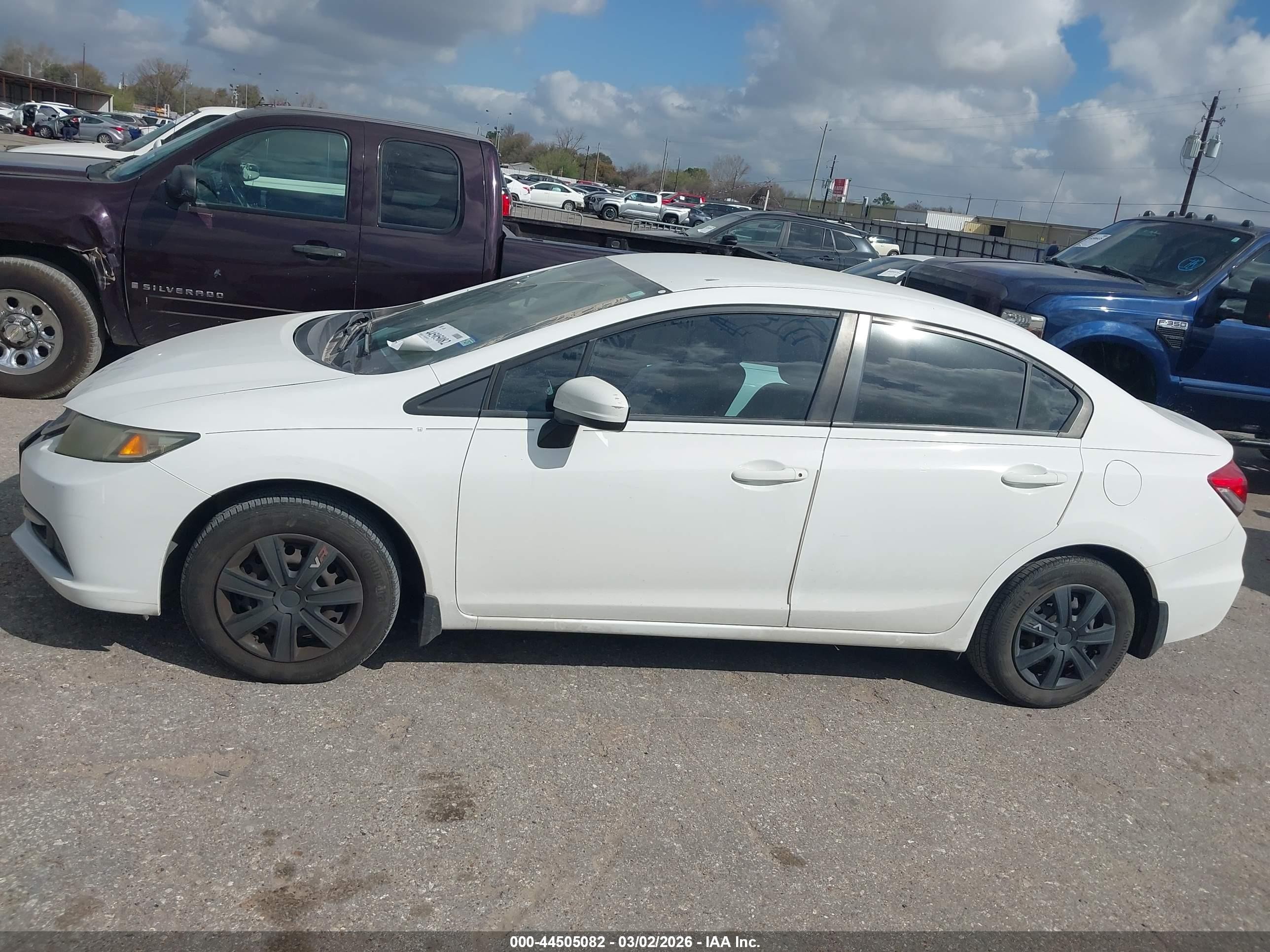 2014 Honda Civic Lx White vin: 19XFB2F52EE052571