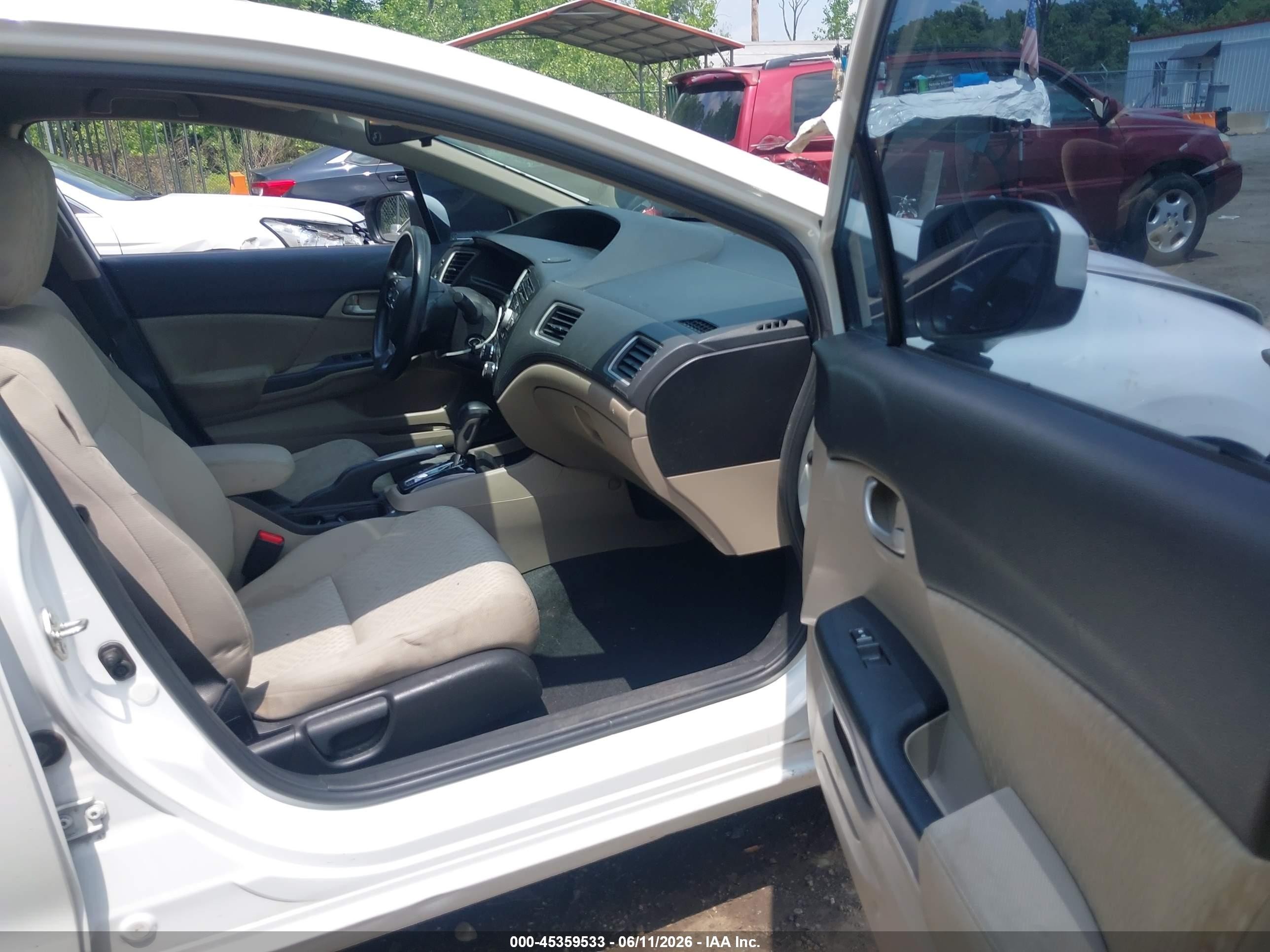 2014 Honda Civic Lx Белый vin: 19XFB2F52EE263219