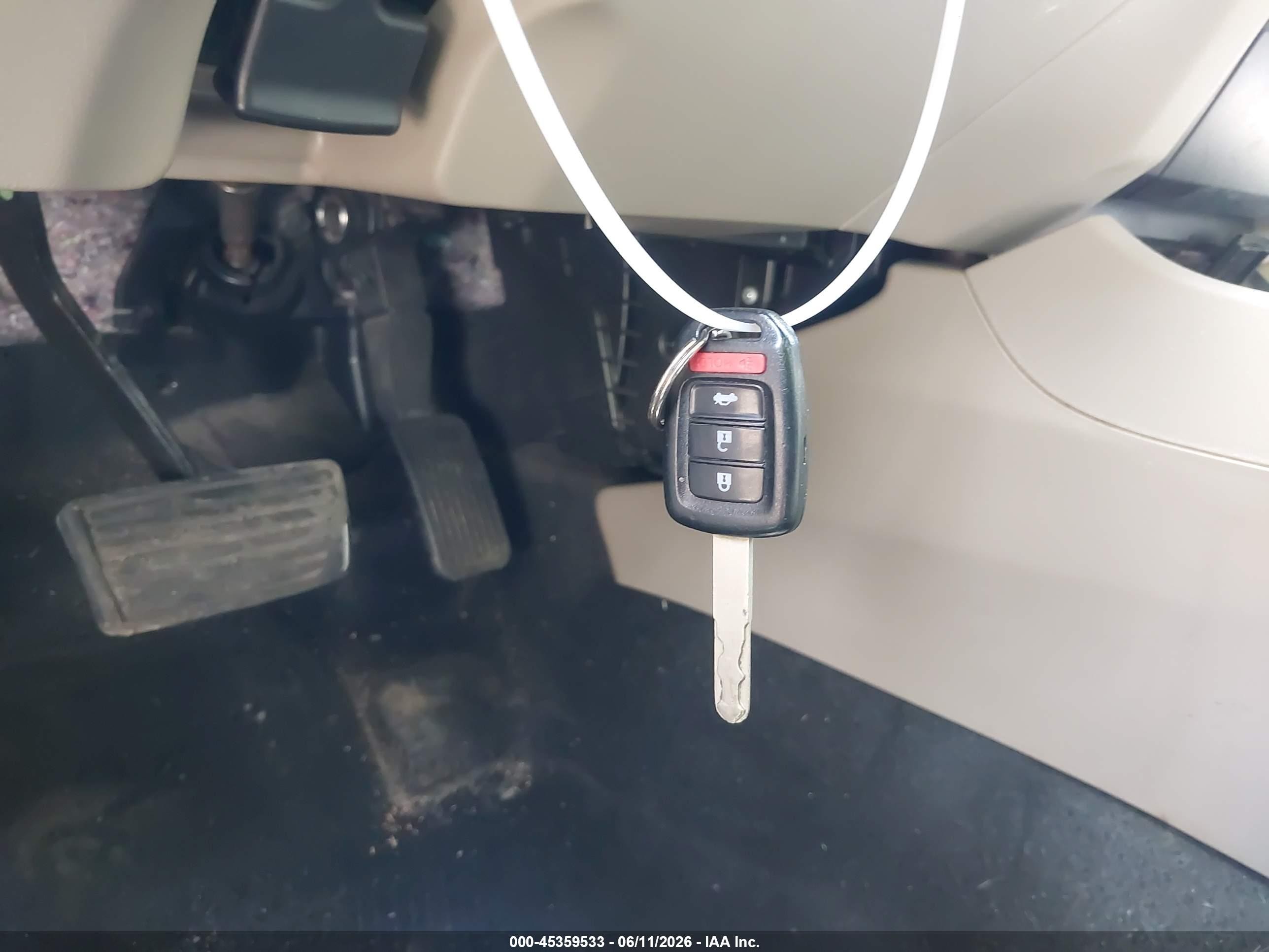 2014 Honda Civic Lx Белый vin: 19XFB2F52EE263219