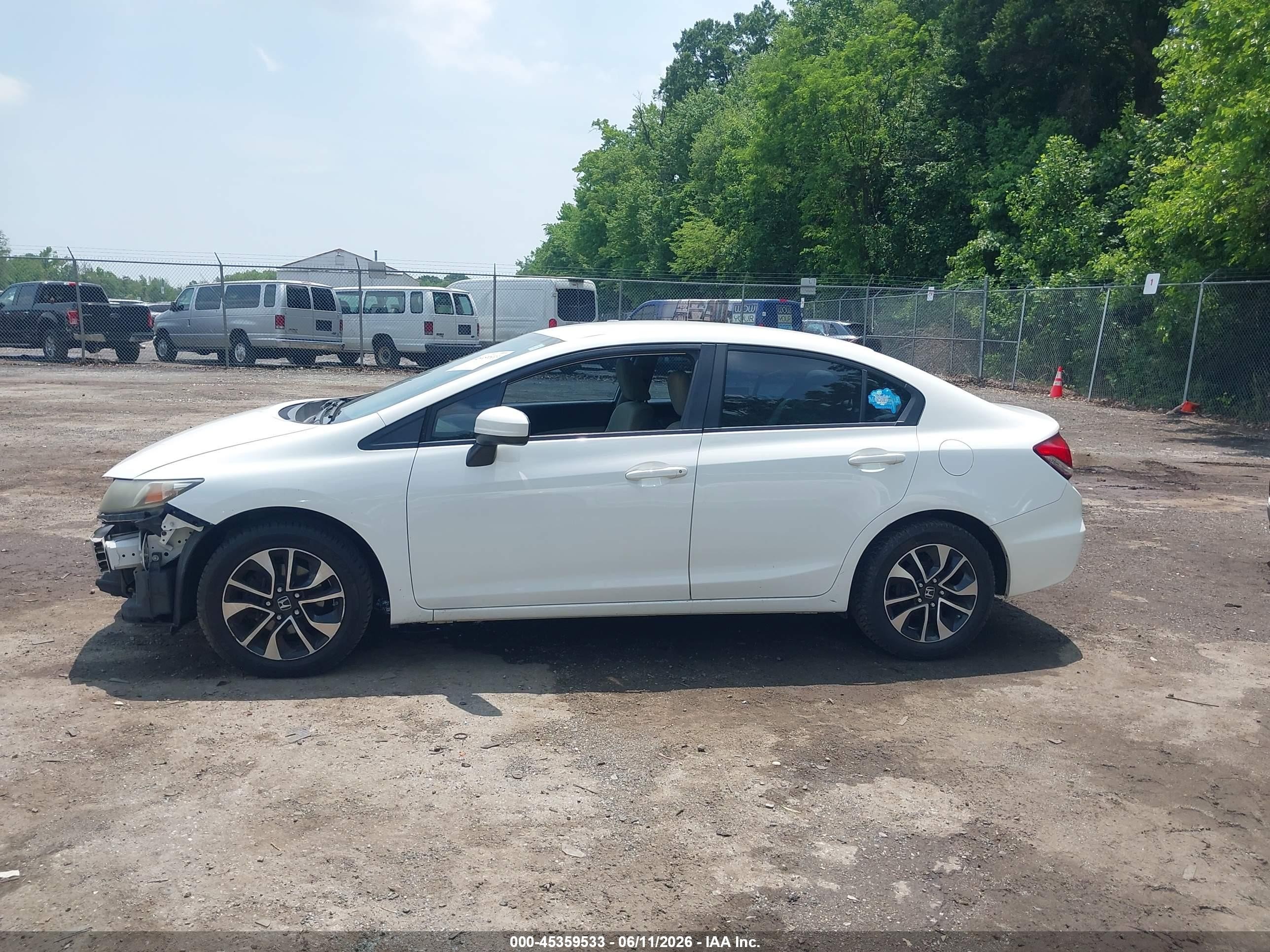 2014 Honda Civic Lx Белый vin: 19XFB2F52EE263219