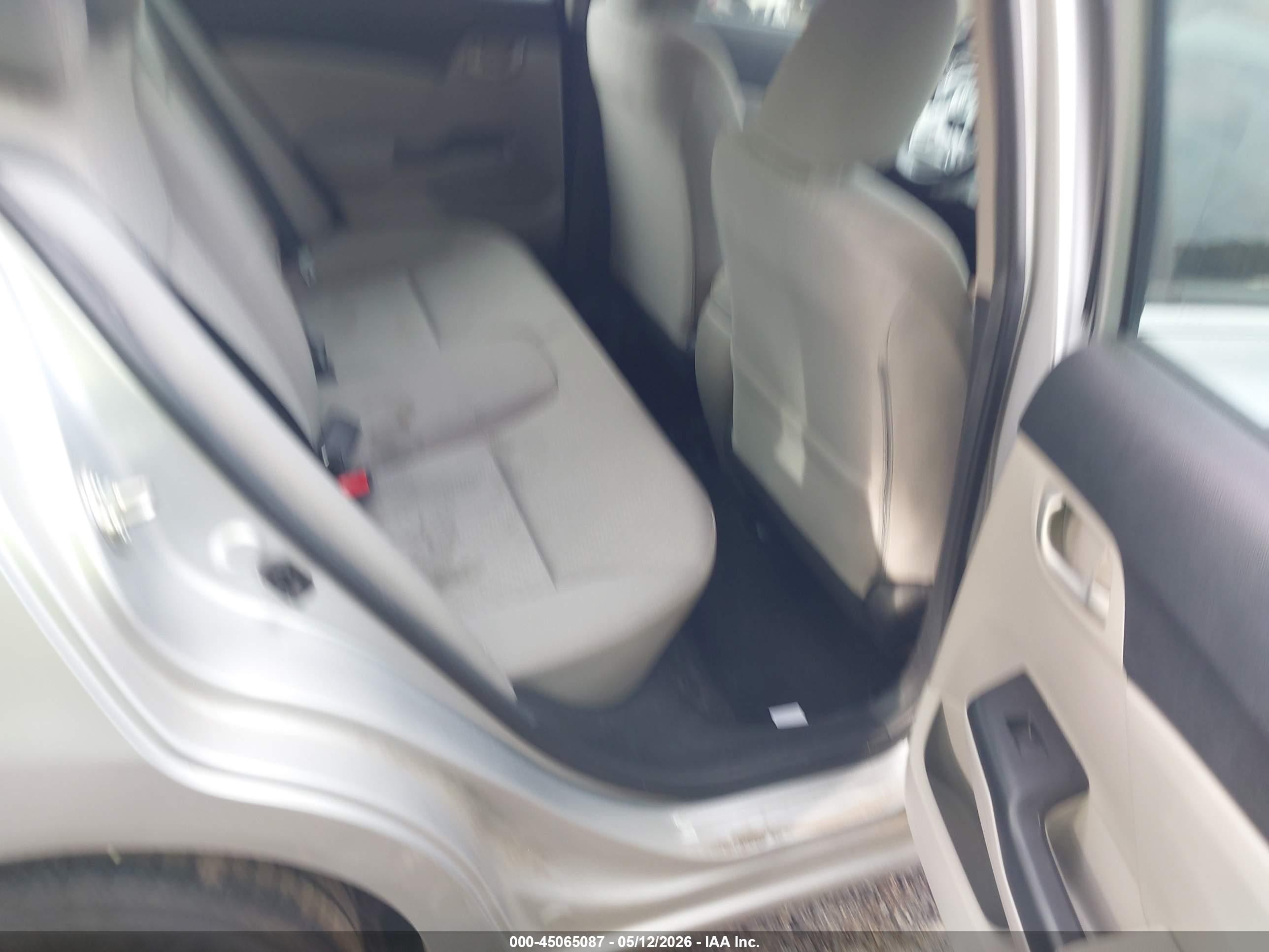 2015 Honda Civic Lx Silver vin: 19XFB2F52FE072322