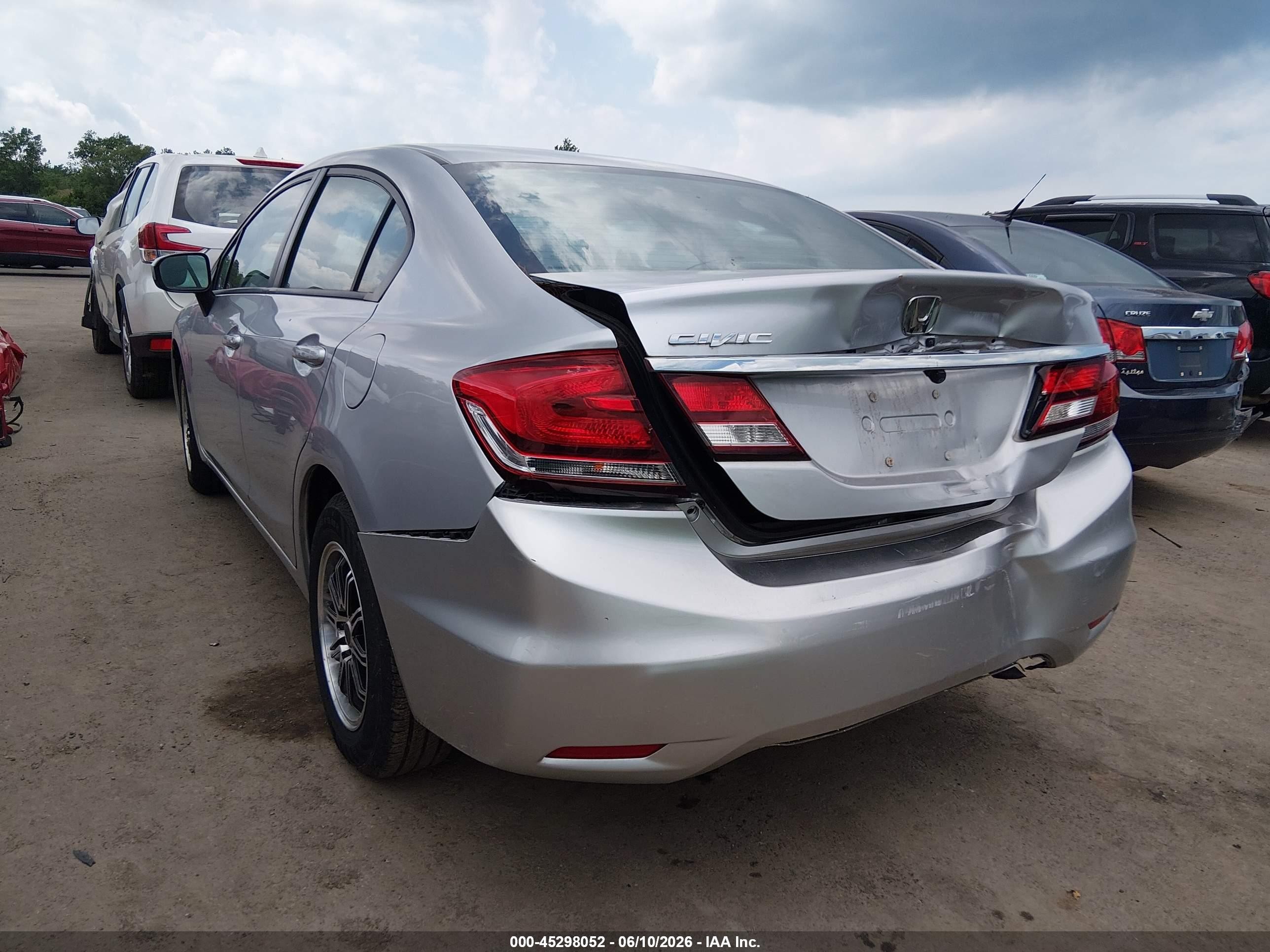 2015 Honda Civic Lx Серебряный vin: 19XFB2F52FE111314