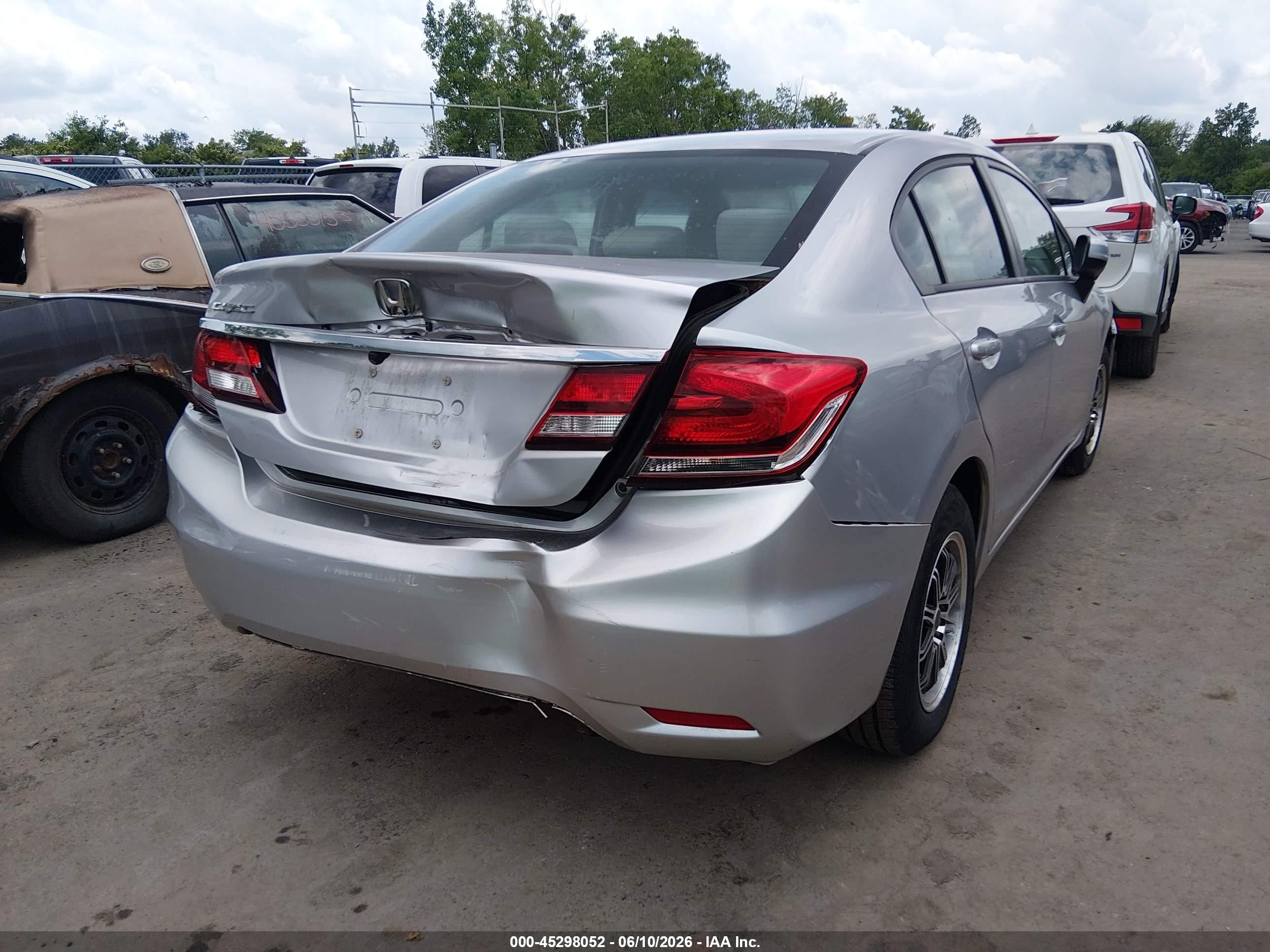 2015 Honda Civic Lx Серебряный vin: 19XFB2F52FE111314