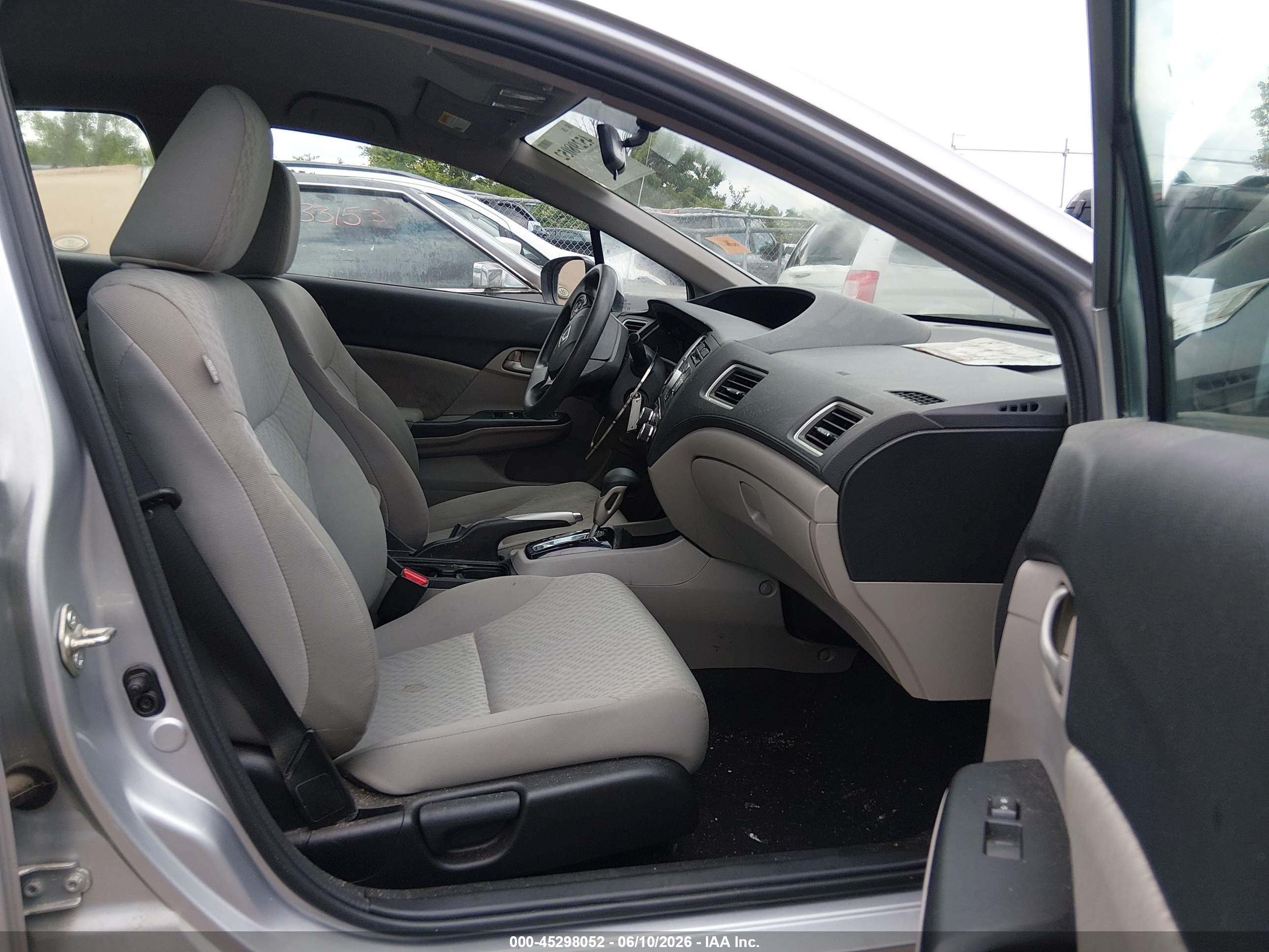2015 Honda Civic Lx Серебряный vin: 19XFB2F52FE111314