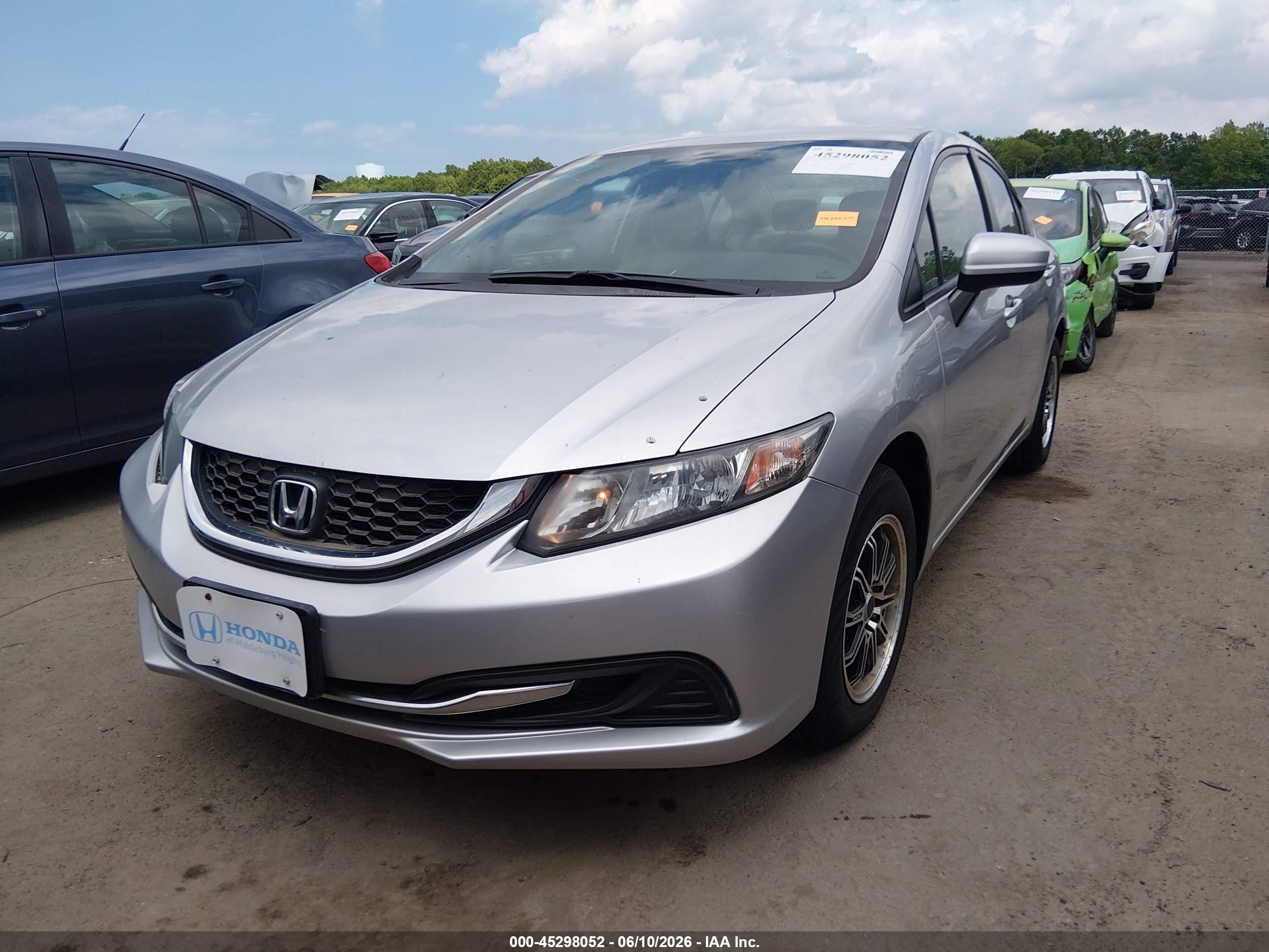 2015 Honda Civic Lx Серебряный vin: 19XFB2F52FE111314