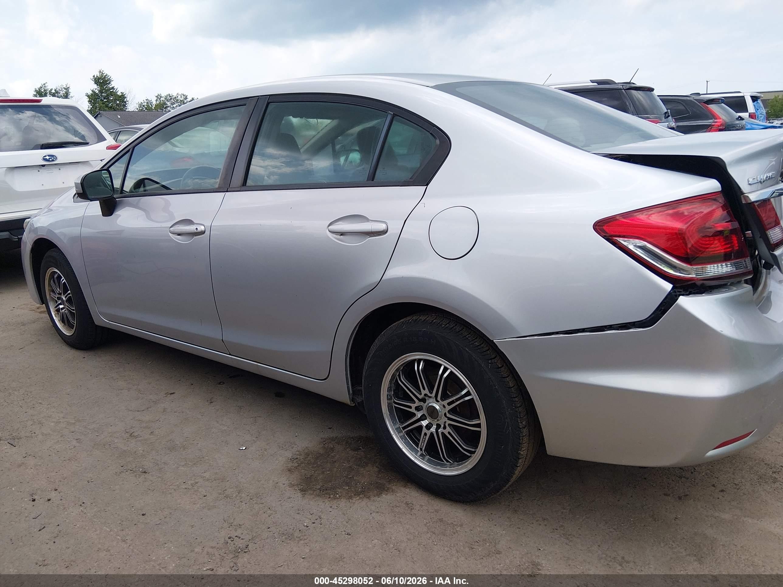 2015 Honda Civic Lx Серебряный vin: 19XFB2F52FE111314