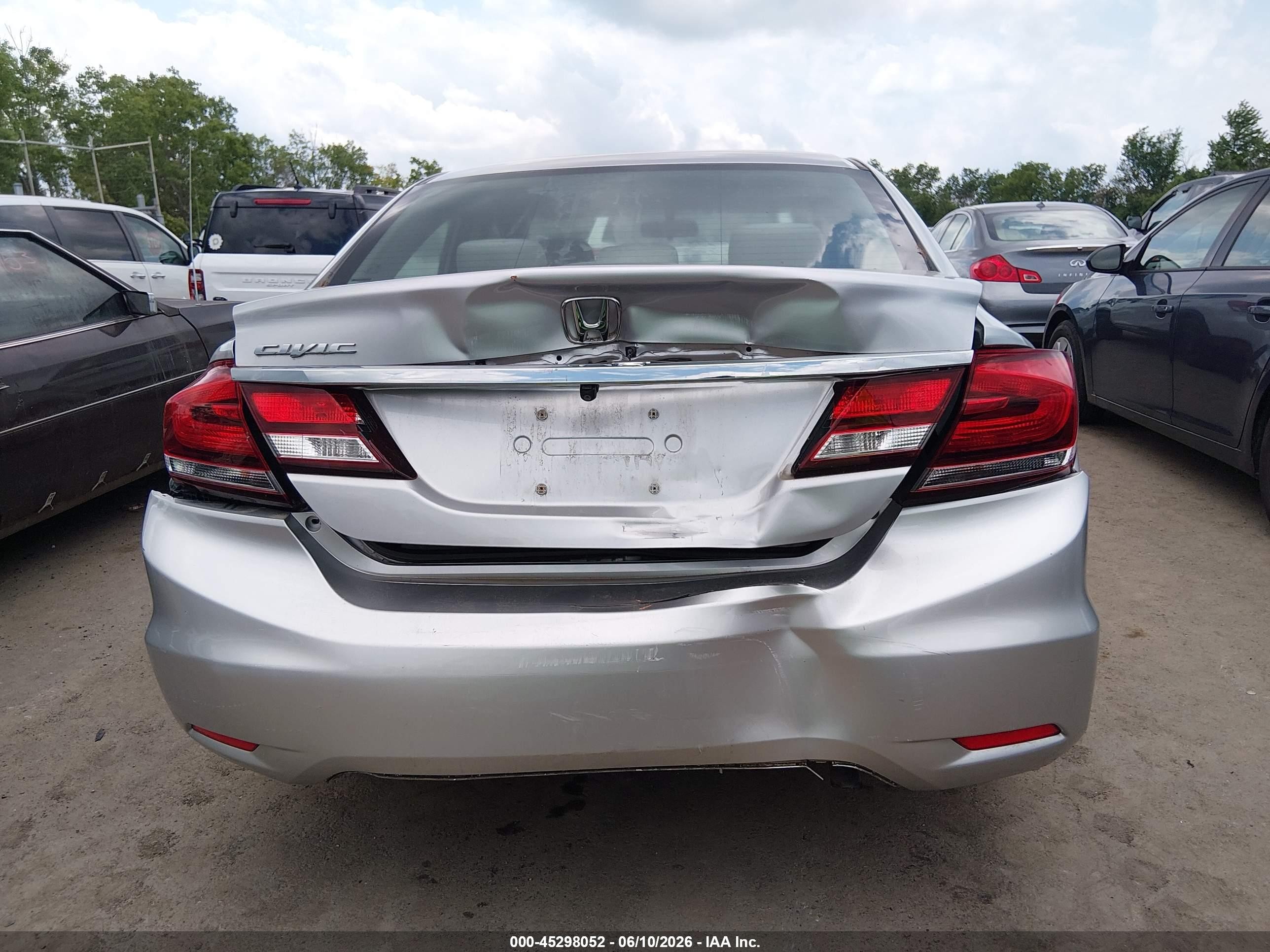 2015 Honda Civic Lx Серебряный vin: 19XFB2F52FE111314