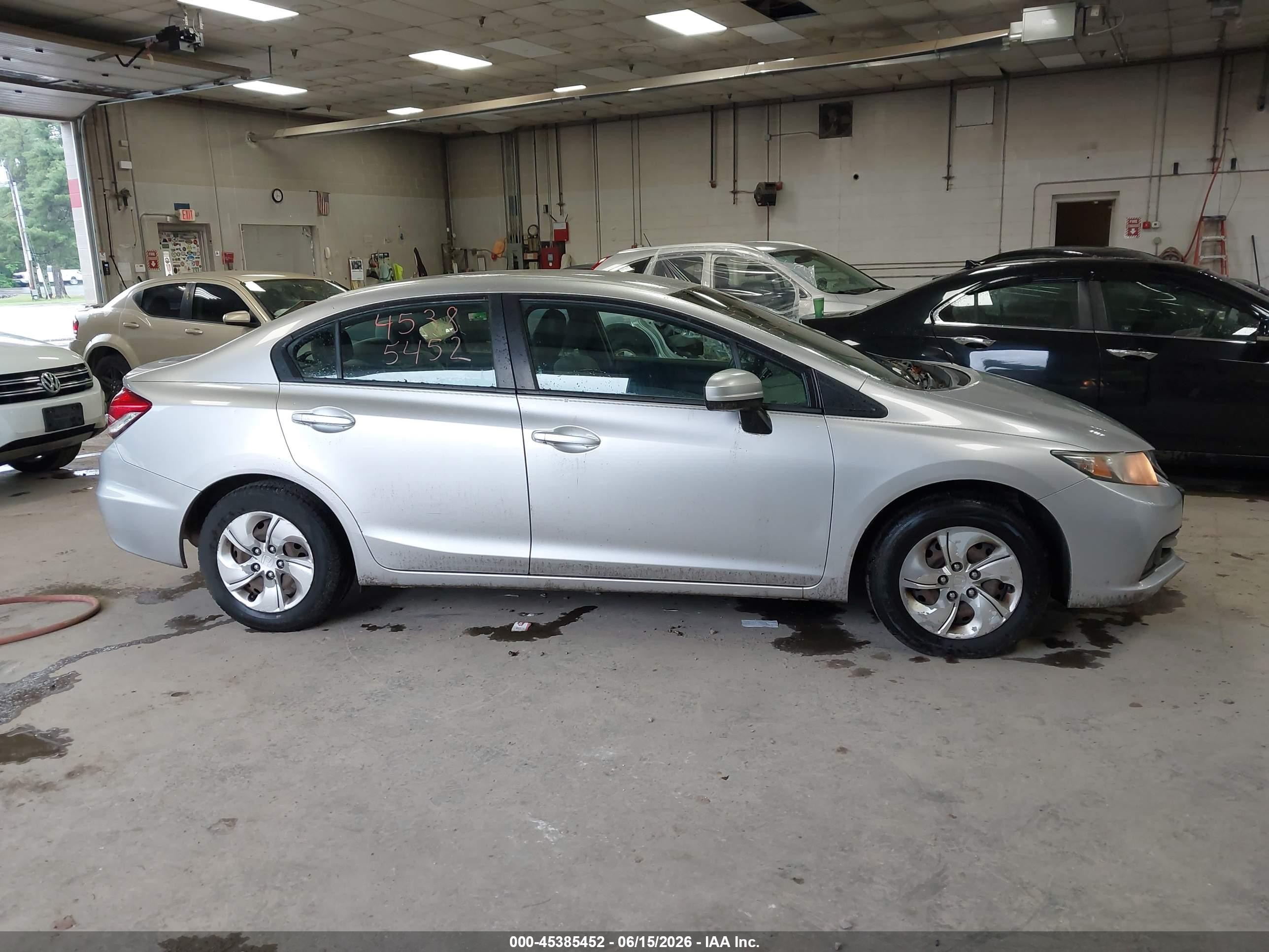2014 Honda Civic Lx Silver vin: 19XFB2F55EE040107