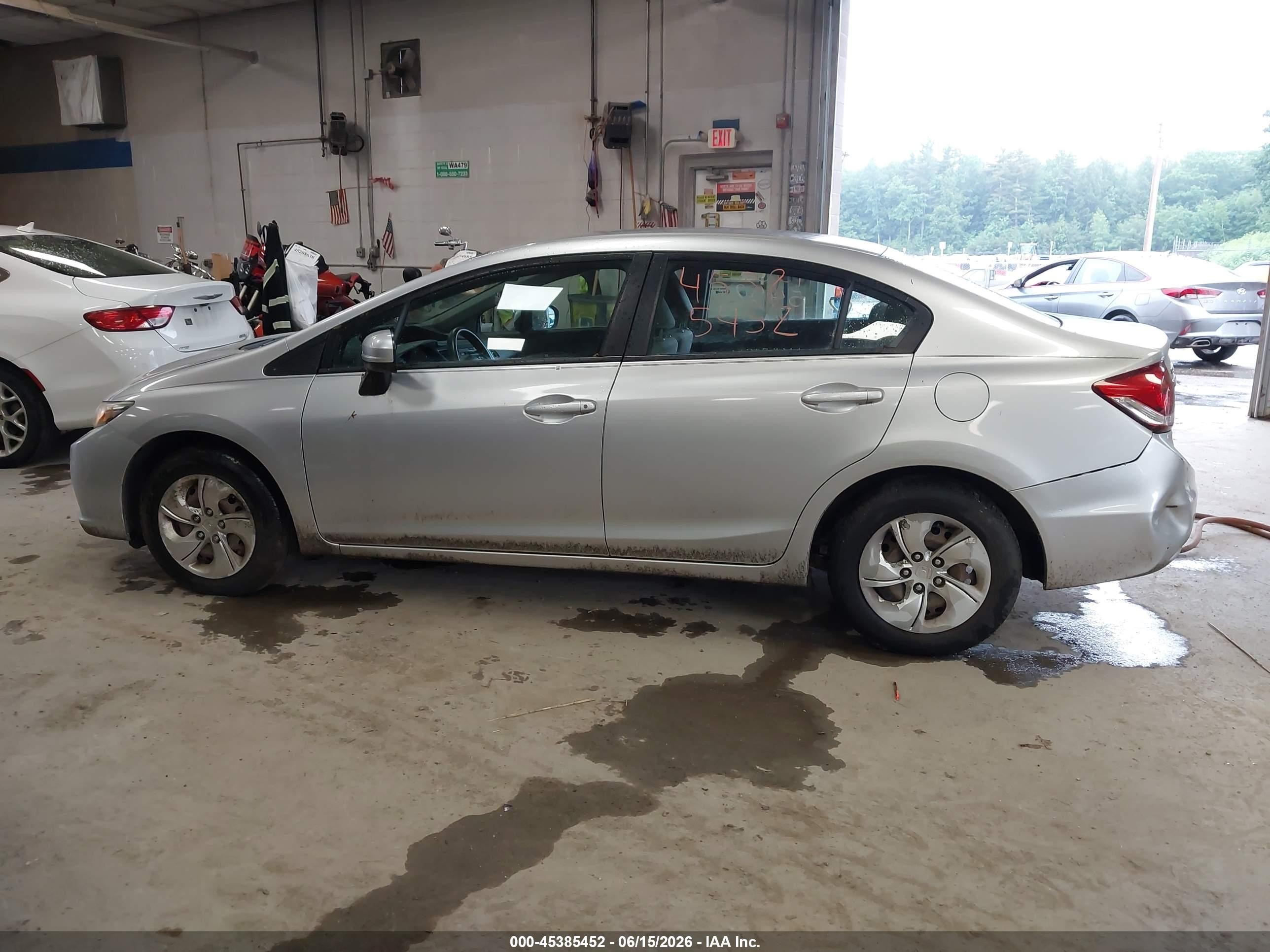 2014 Honda Civic Lx Silver vin: 19XFB2F55EE040107