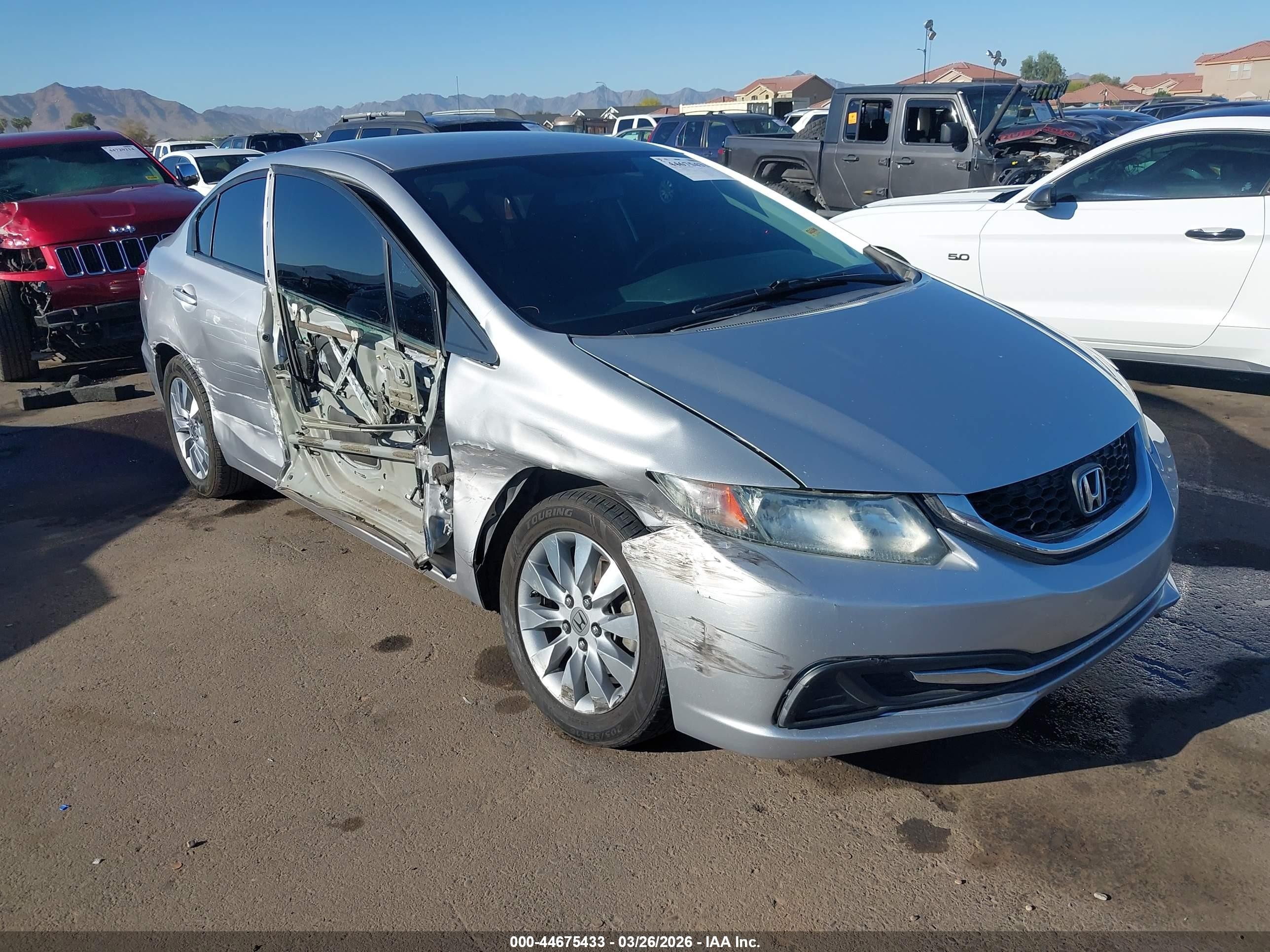 2014 Honda Civic Lx Серебряный vin: 19XFB2F56EE016236