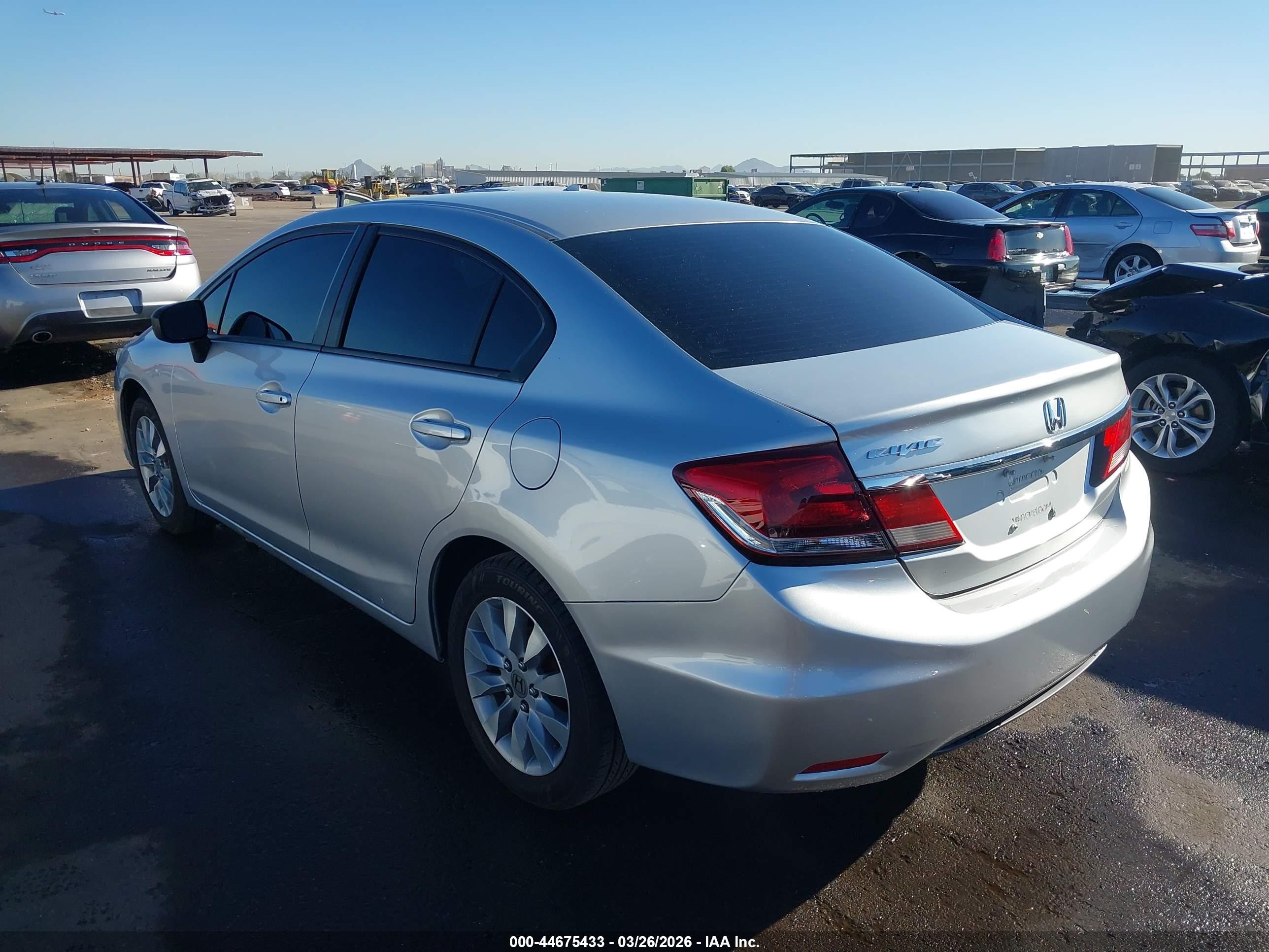 2014 Honda Civic Lx Серебряный vin: 19XFB2F56EE016236