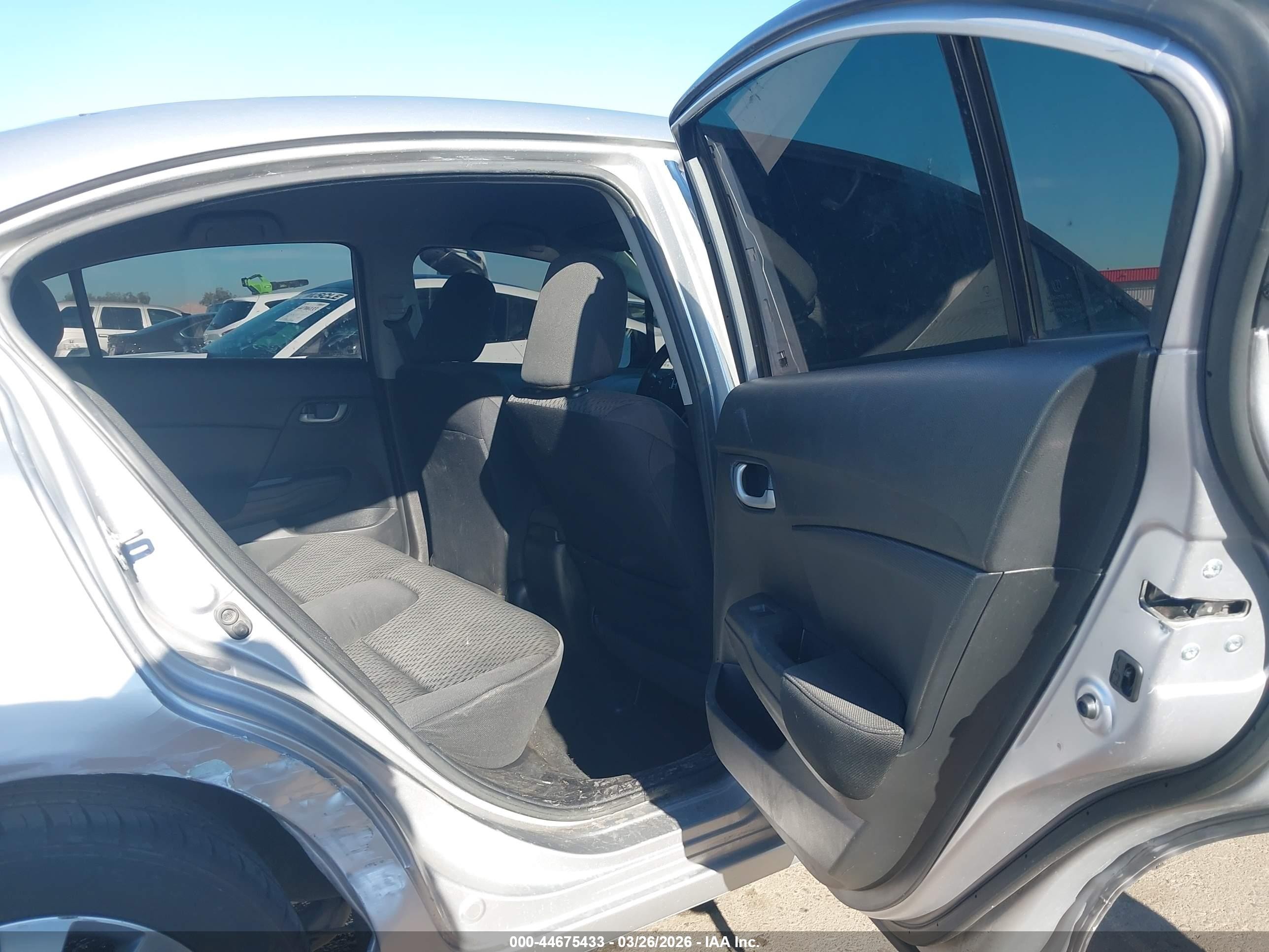 2014 Honda Civic Lx Серебряный vin: 19XFB2F56EE016236
